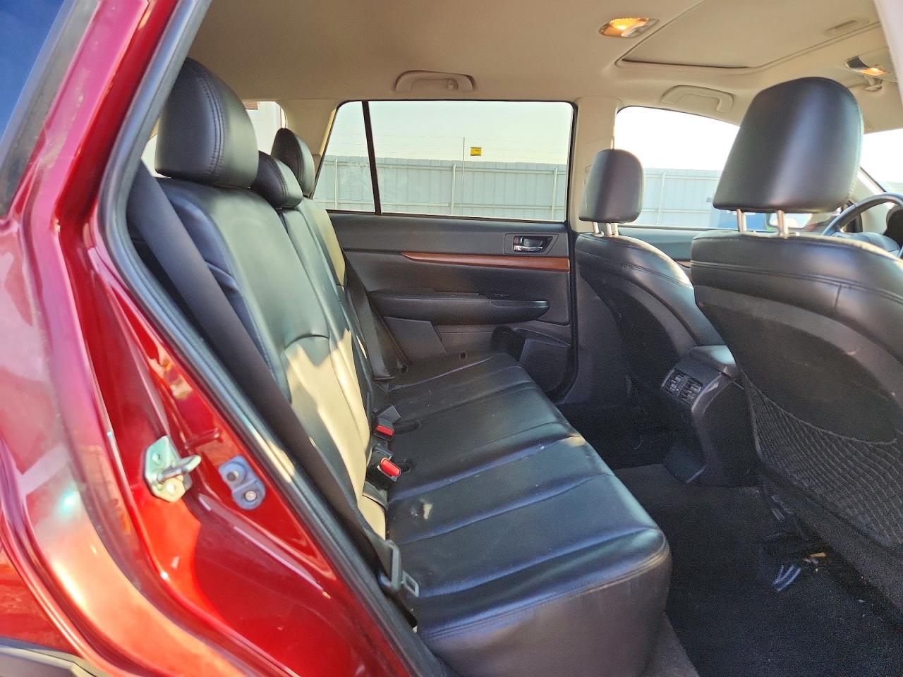 2014 Subaru Outback 2.5i Limited Red vin: 4S4BRBLC7E3323947