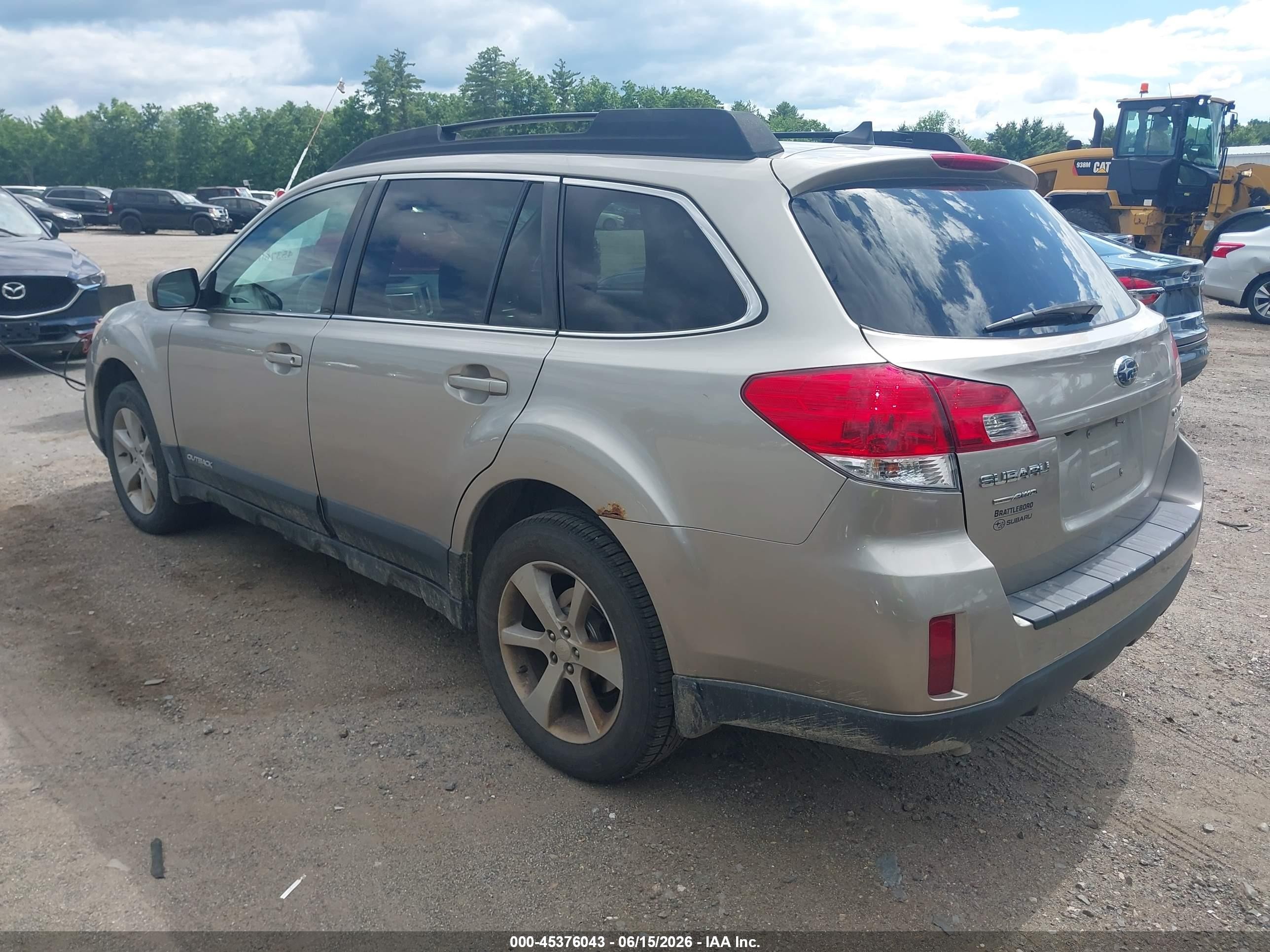 2014 Subaru Outback 2.5i Limited Silver vin: 4S4BRBLC8E3247610