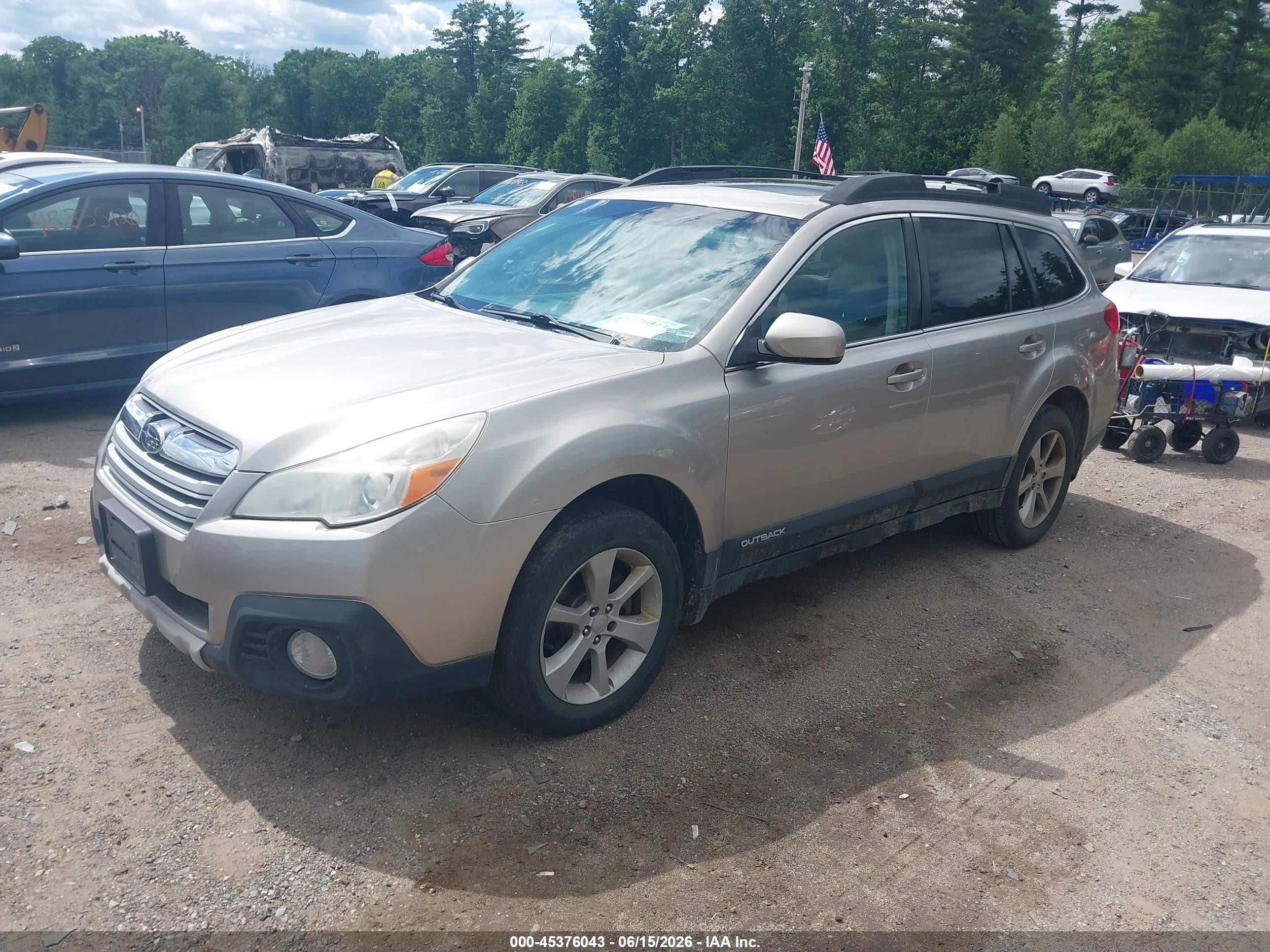 2014 Subaru Outback 2.5i Limited Silver vin: 4S4BRBLC8E3247610