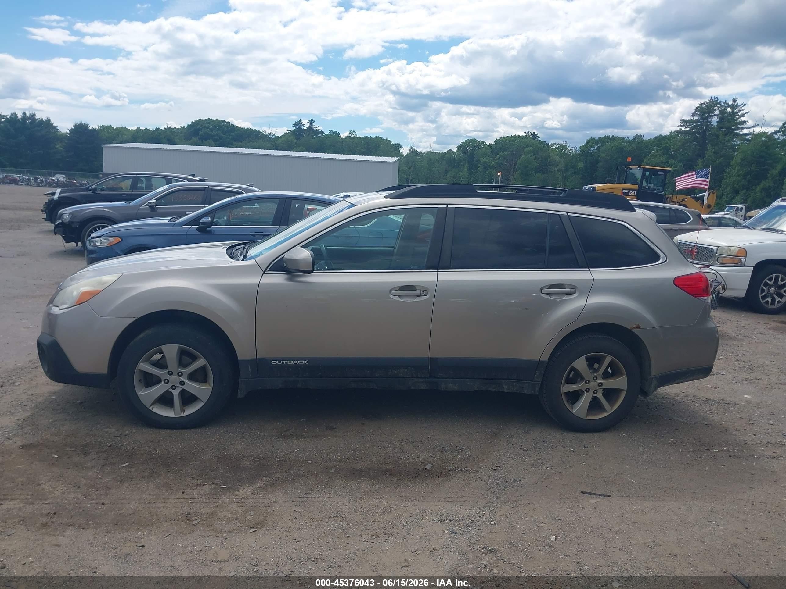 2014 Subaru Outback 2.5i Limited Silver vin: 4S4BRBLC8E3247610