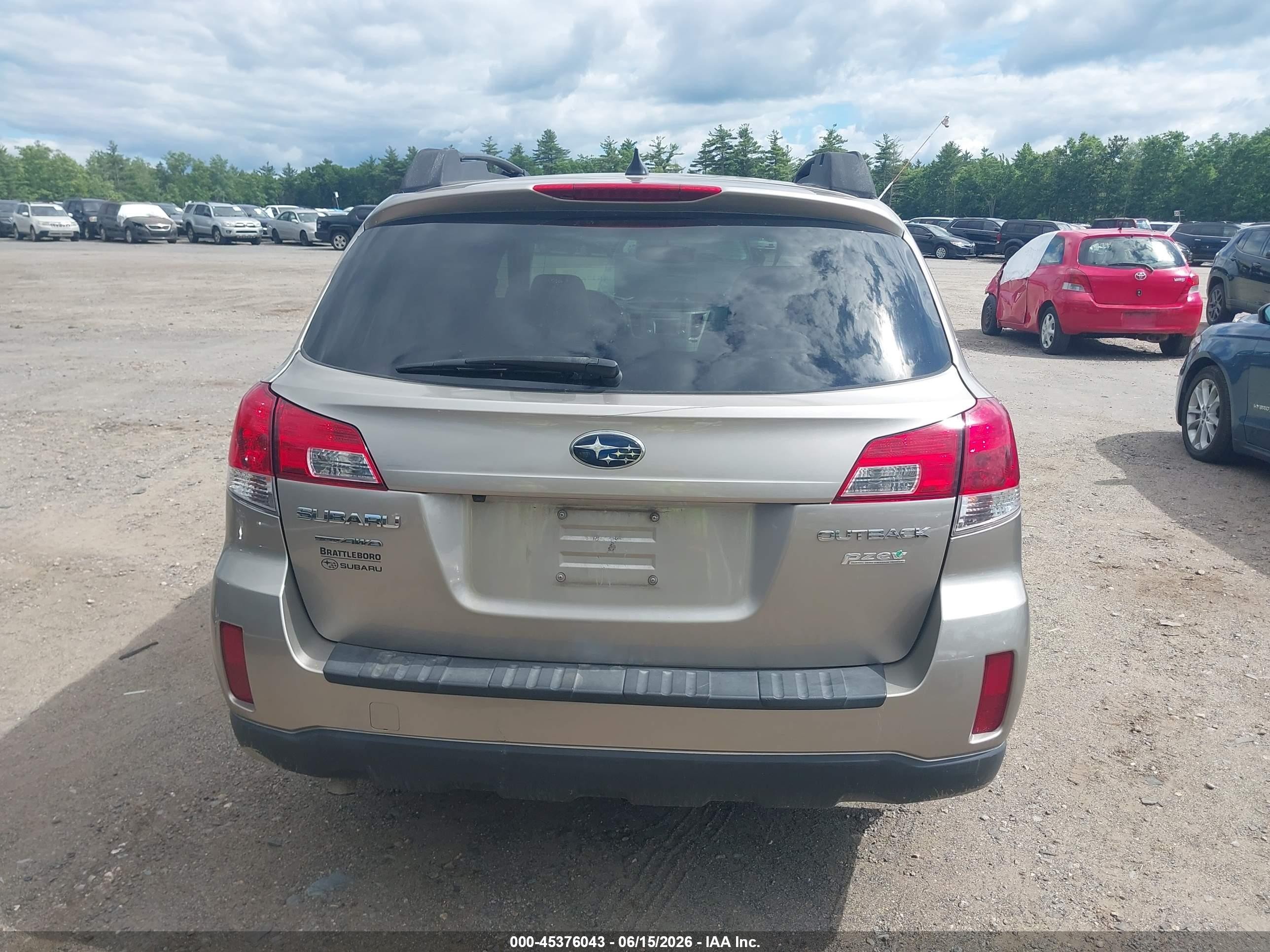 2014 Subaru Outback 2.5i Limited Silver vin: 4S4BRBLC8E3247610
