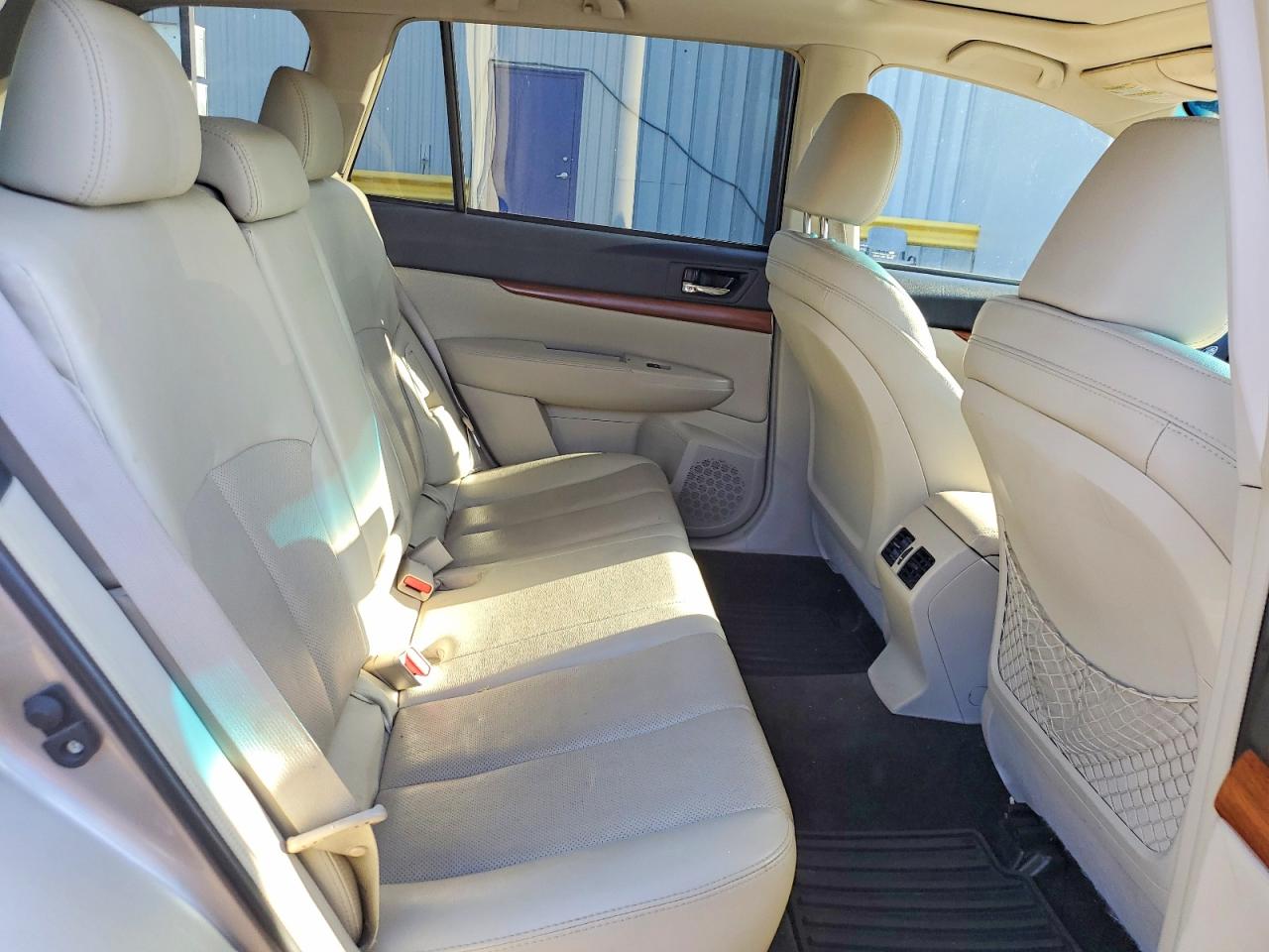 2014 Subaru Outback 2.5i Limited Золотой vin: 4S4BRBLC8E3267548