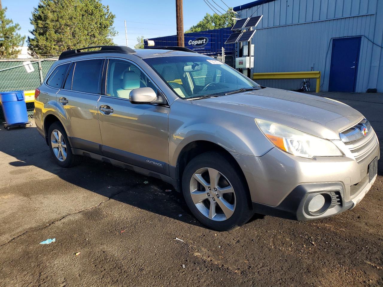 2014 Subaru Outback 2.5i Limited Золотой vin: 4S4BRBLC8E3267548