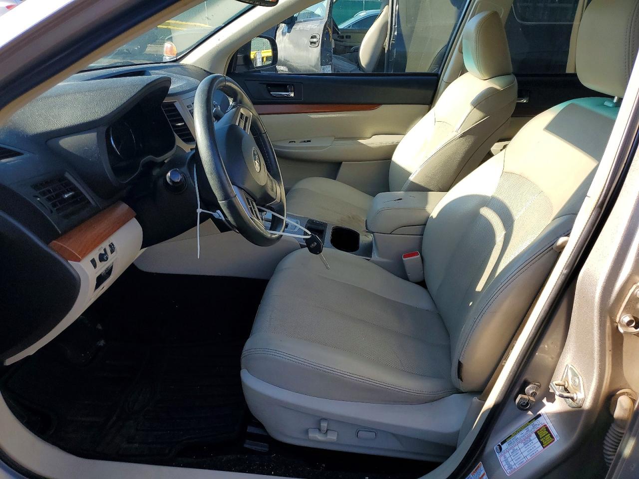2014 Subaru Outback 2.5i Limited Золотой vin: 4S4BRBLC8E3267548