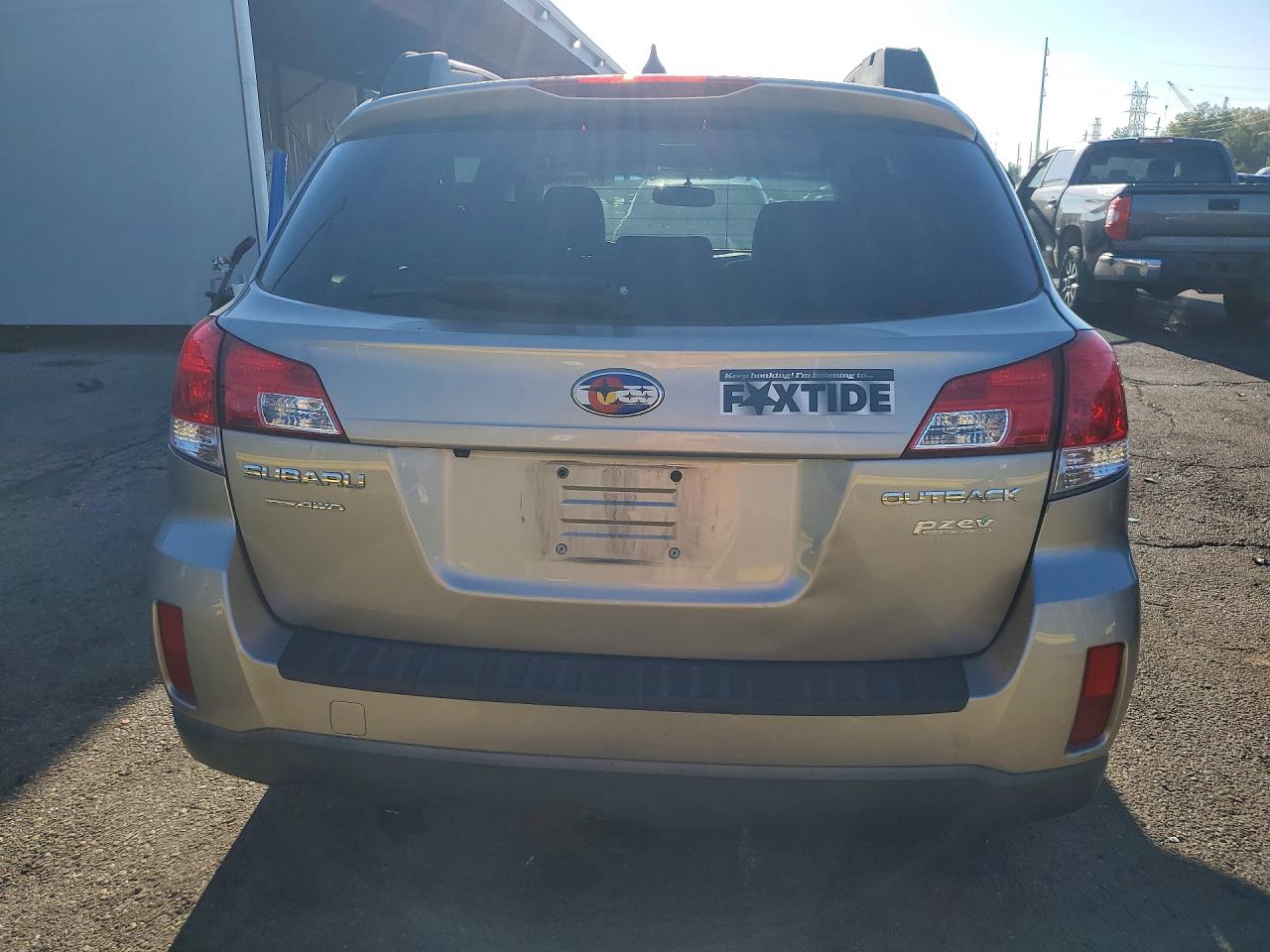 2014 Subaru Outback 2.5i Limited Золотой vin: 4S4BRBLC8E3267548