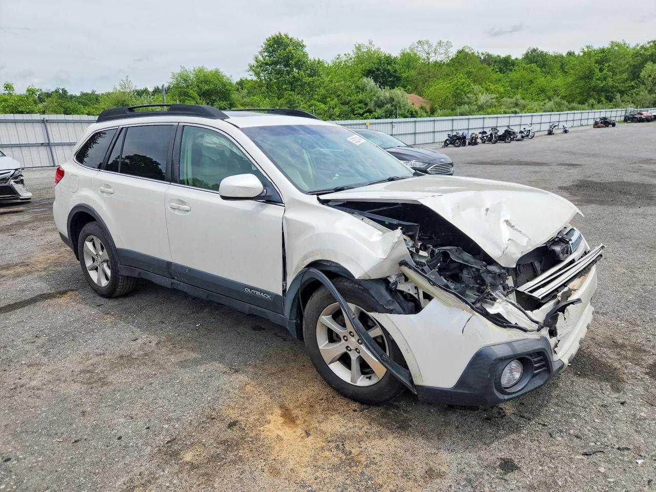 2014 Subaru Outback 2.5i Limited White vin: 4S4BRBLC8E3270028