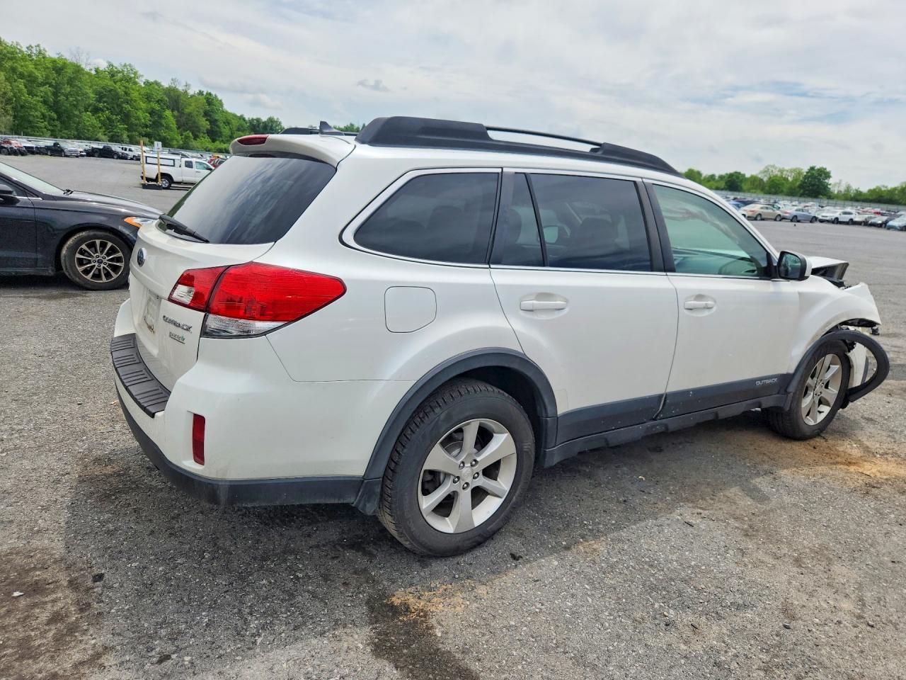 2014 Subaru Outback 2.5i Limited White vin: 4S4BRBLC8E3270028