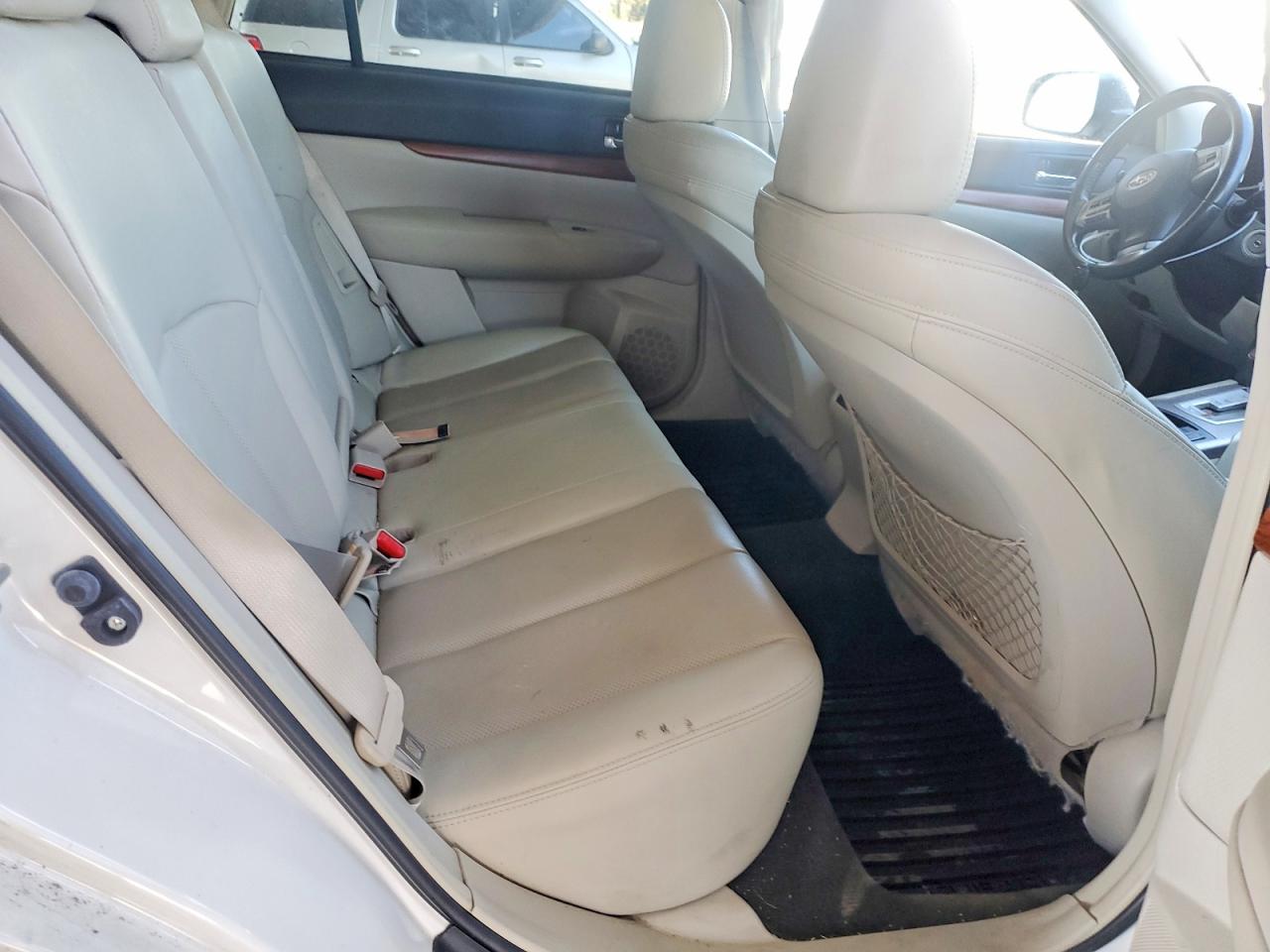 2014 Subaru Outback 2.5i Limited White vin: 4S4BRBLC8E3308731