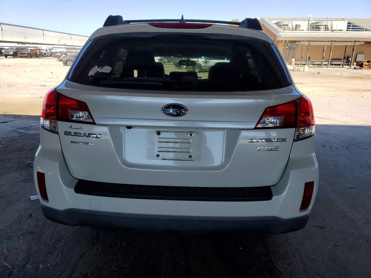 2014 Subaru Outback 2.5i Limited White vin: 4S4BRBLC8E3308731