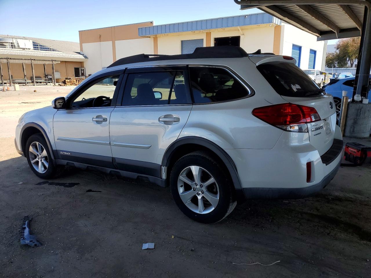 2014 Subaru Outback 2.5i Limited White vin: 4S4BRBLC8E3308731