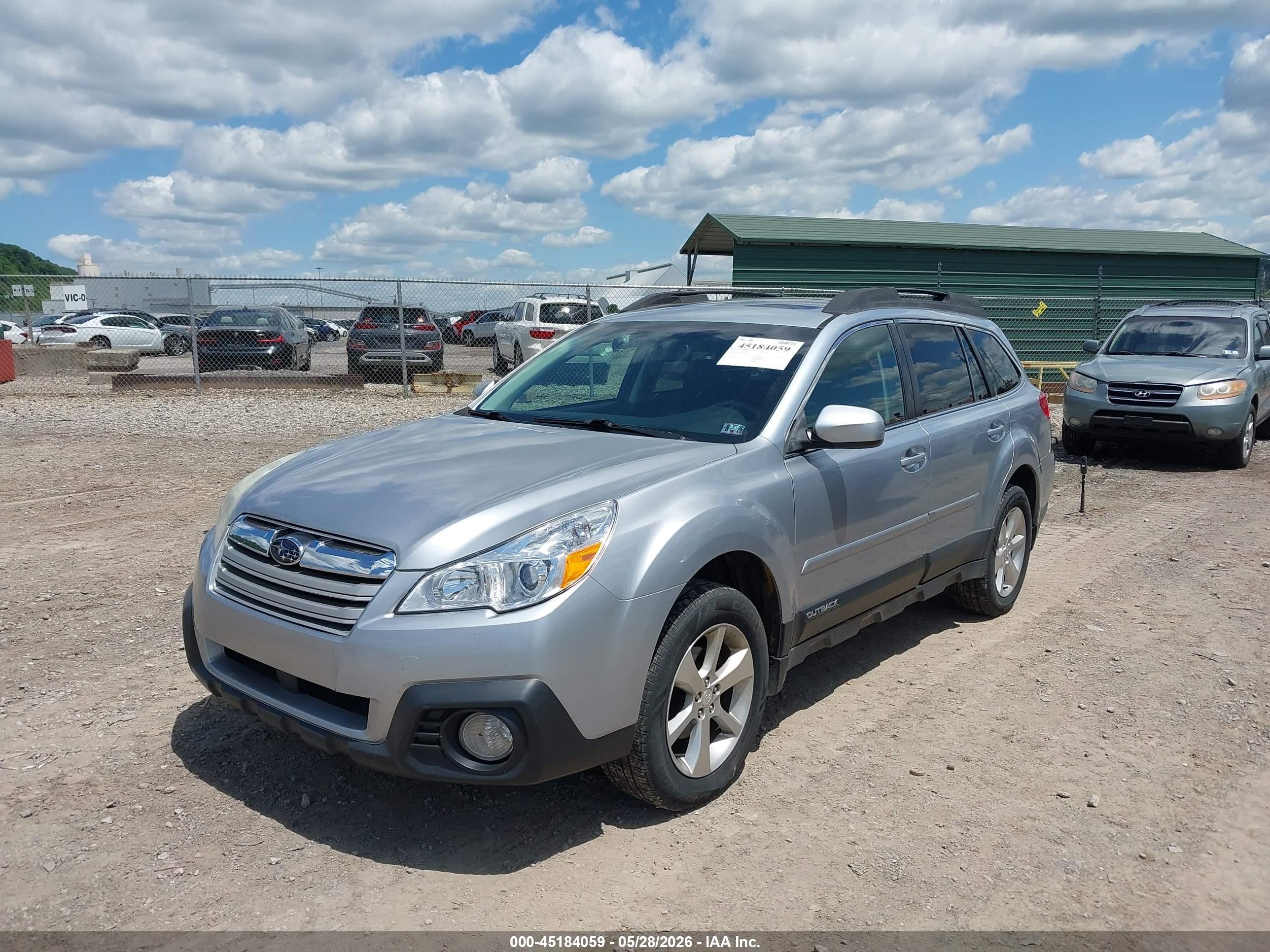 2014 Subaru Outback 2.5i Limited Silver vin: 4S4BRBLC8E3310169