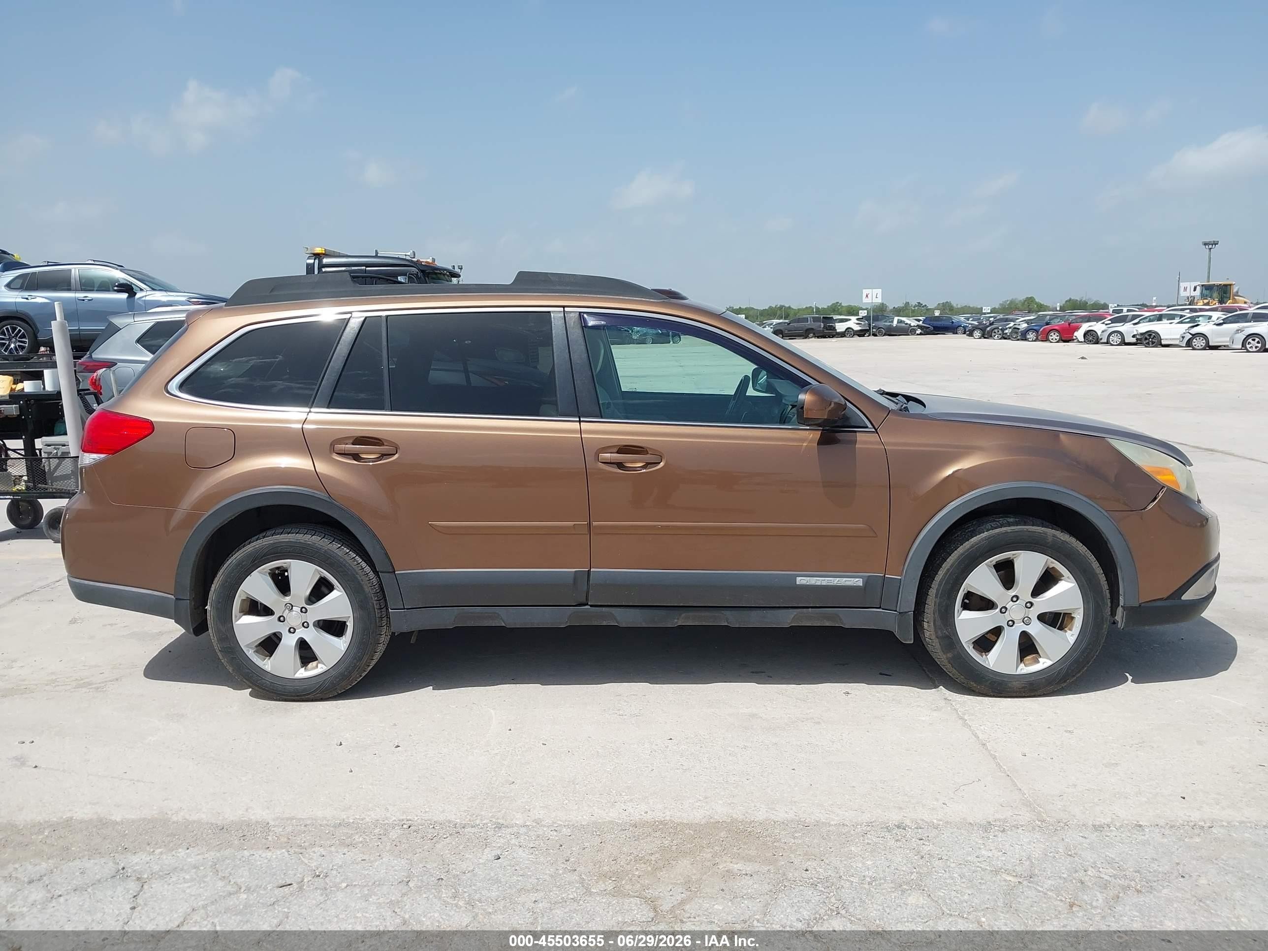 2011 Subaru Outback 2.5i Limited Коричневый vin: 4S4BRBLC9B3410017