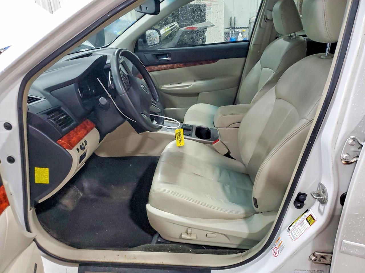 2012 Subaru Outback 2.5i Limited White vin: 4S4BRBLC9C3200633