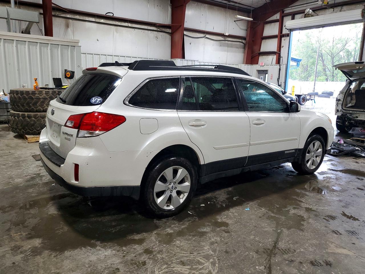 2012 Subaru Outback 2.5i Limited White vin: 4S4BRBLC9C3200633