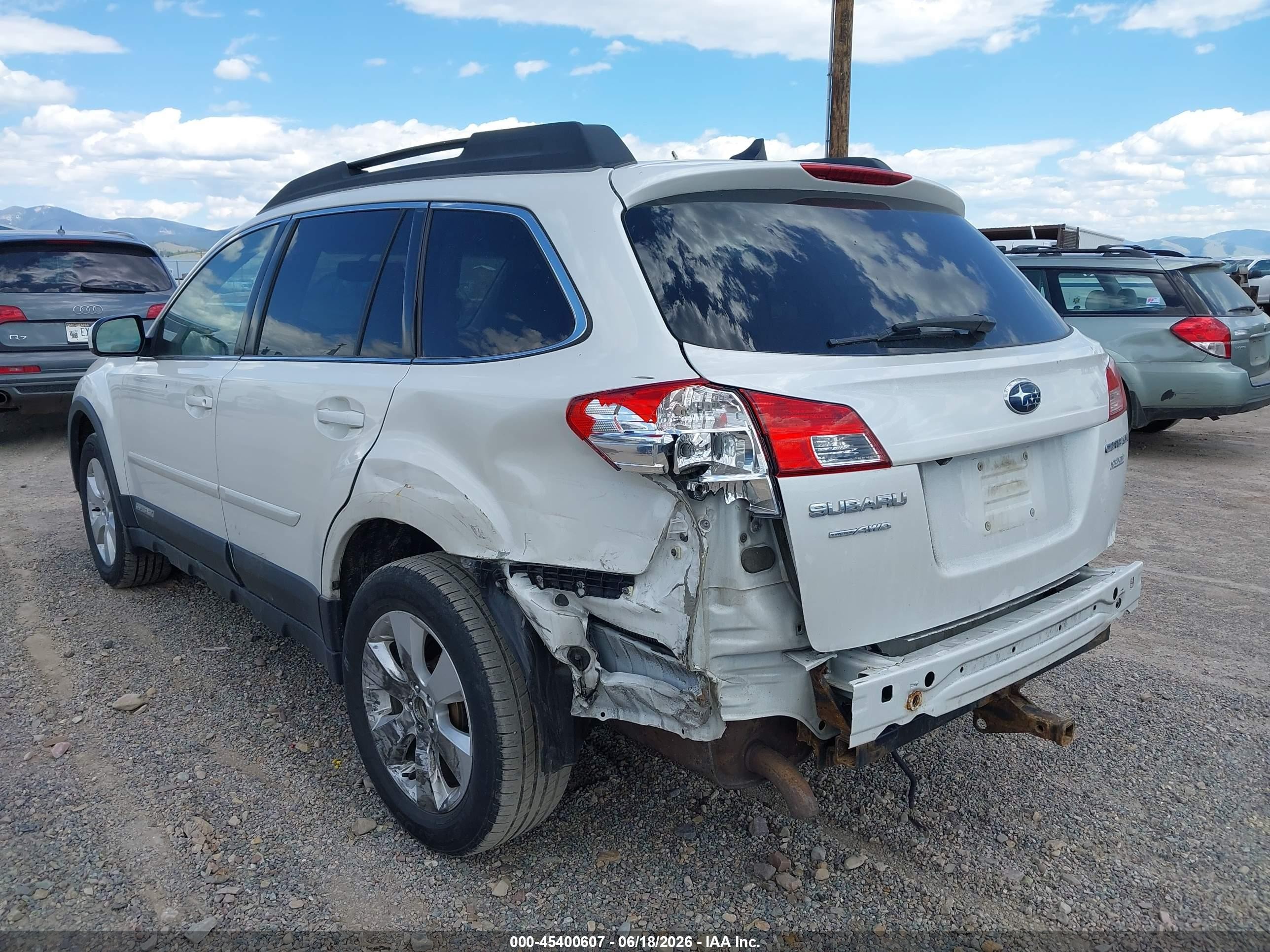 2012 Subaru Outback 2.5i Limited White vin: 4S4BRBLC9C3216735
