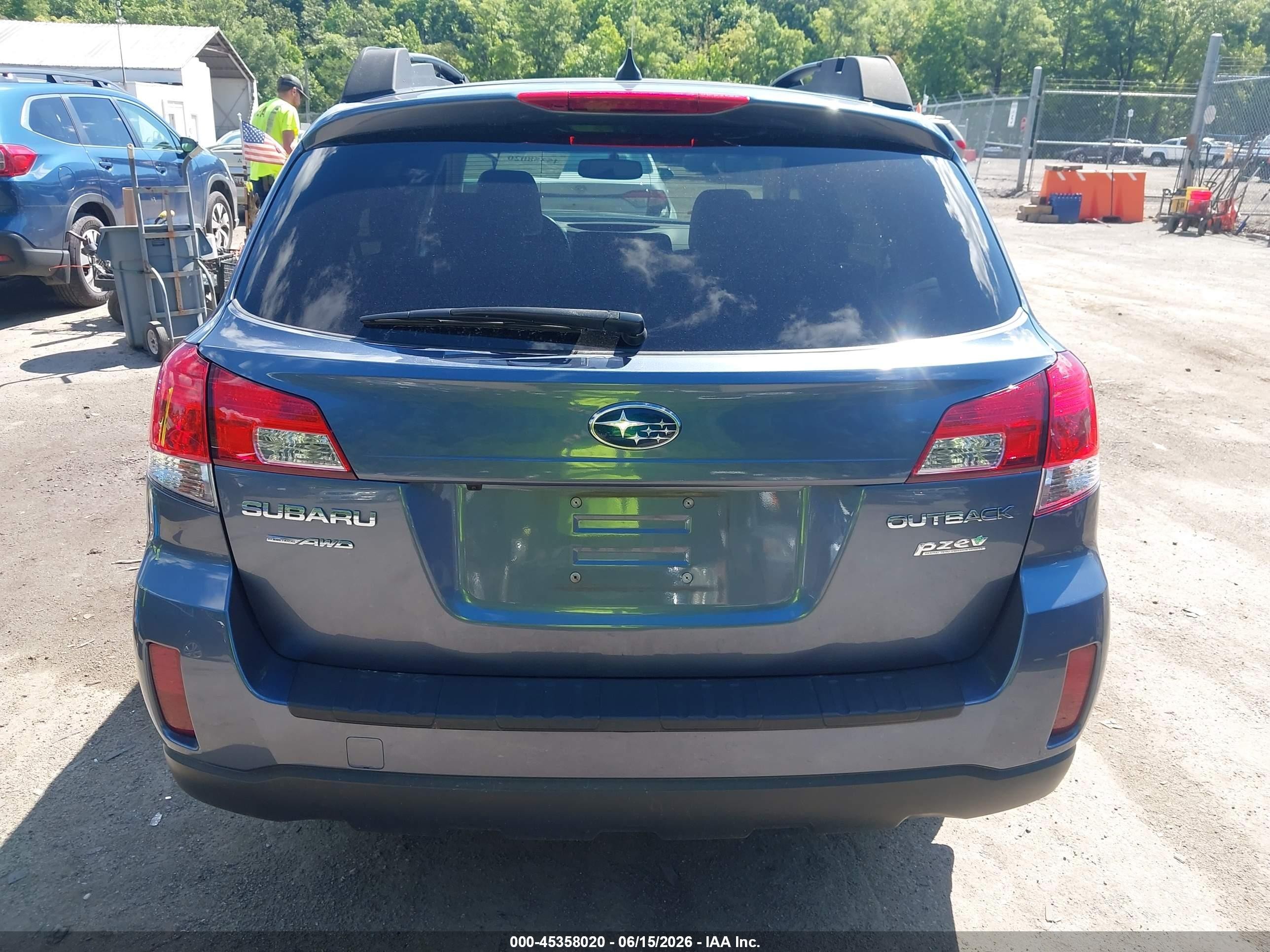 2013 Subaru Outback 2.5i Limited Blue vin: 4S4BRBLC9D3299469