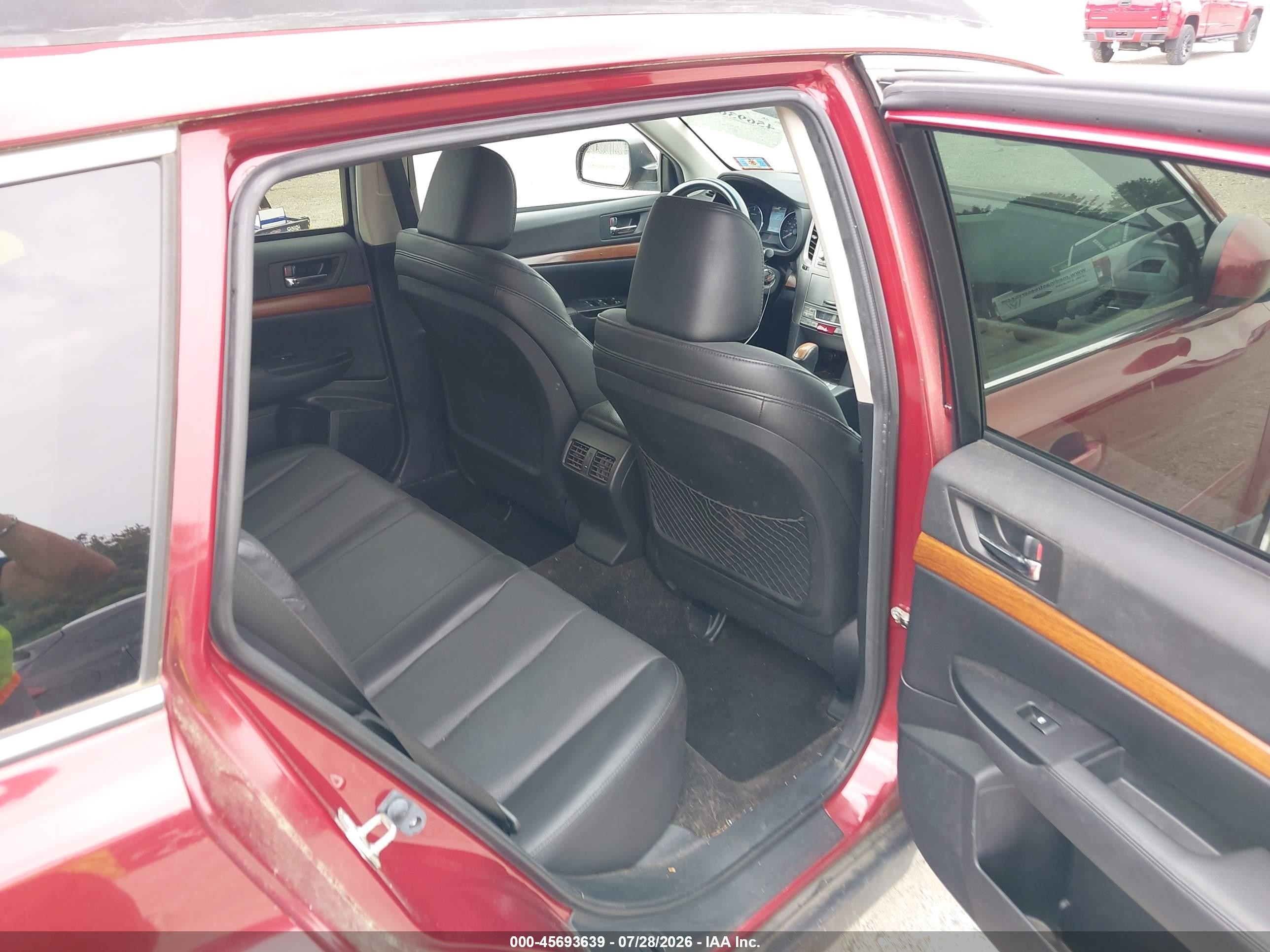 2014 Subaru Outback 2.5i Limited Red vin: 4S4BRBLC9E3327384