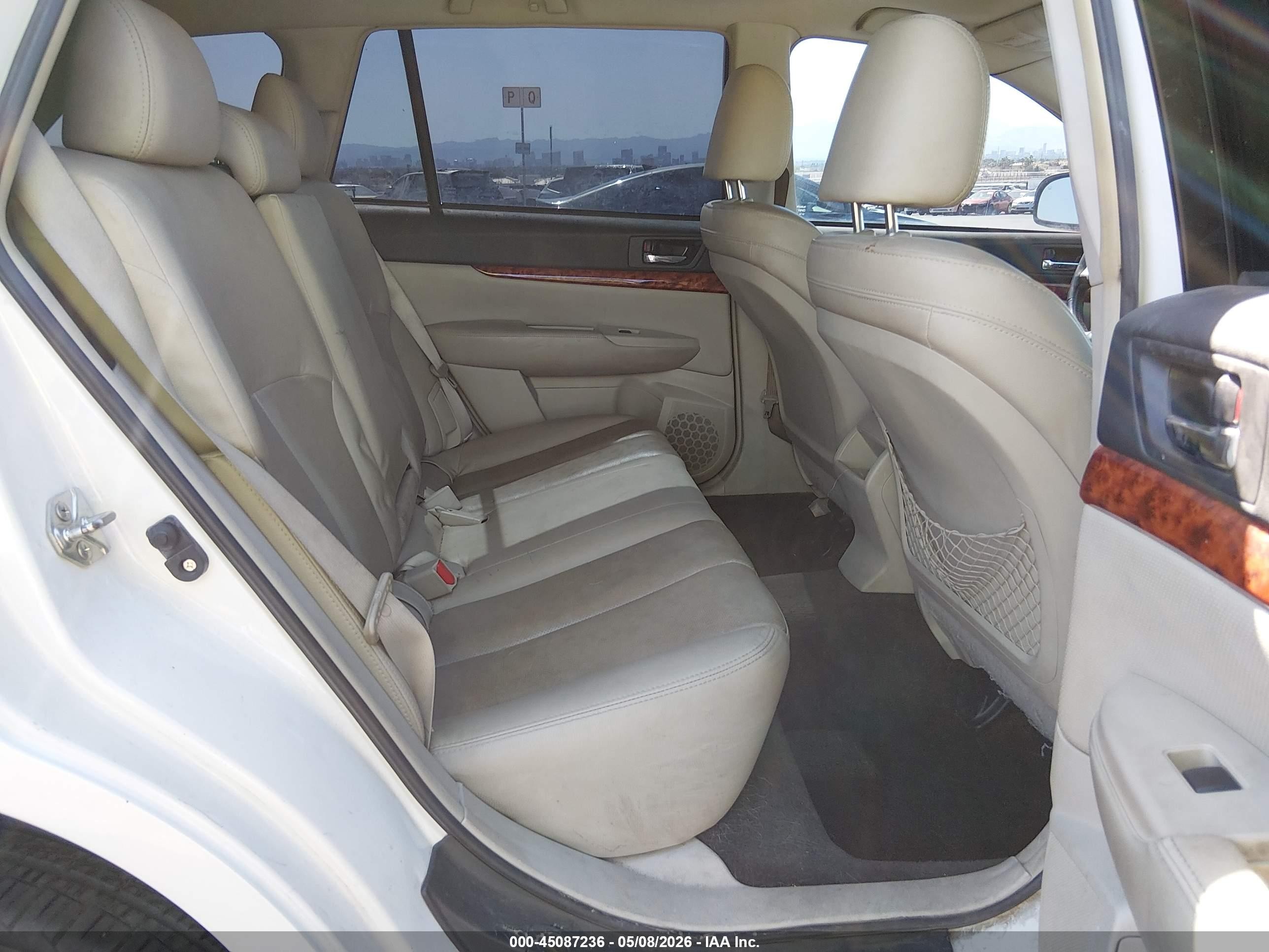 2011 Subaru Outback 2.5i Limited White vin: 4S4BRBLCXB3420085