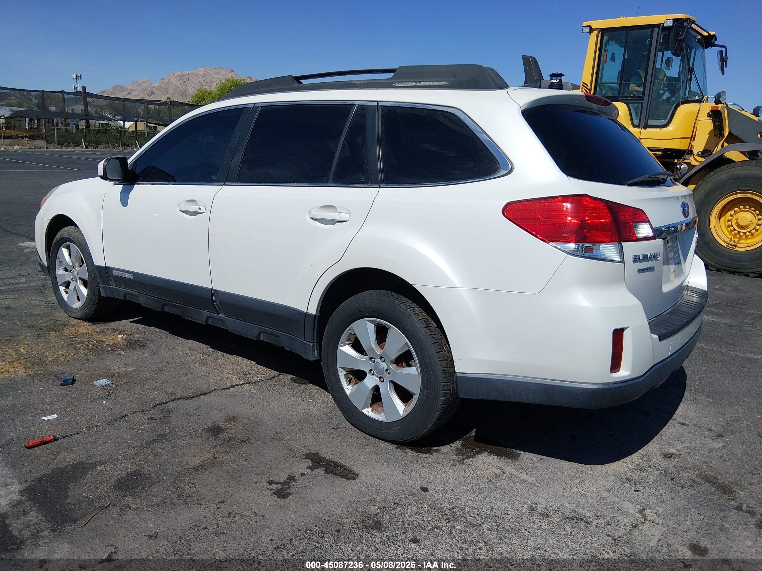 2011 Subaru Outback 2.5i Limited White vin: 4S4BRBLCXB3420085