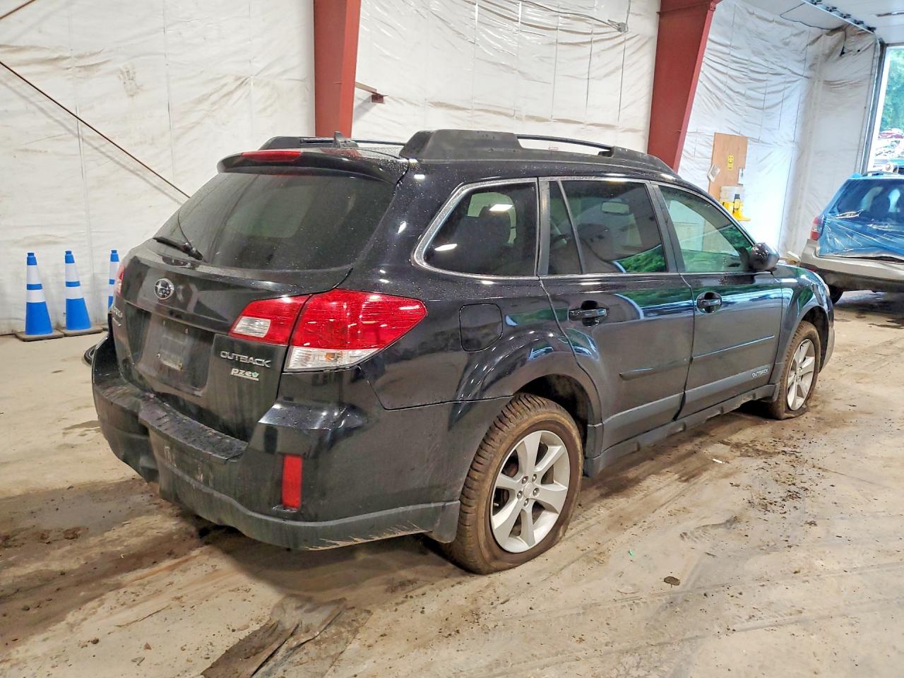 2013 Subaru Outback 2.5i Limited Черный vin: 4S4BRBLCXD3266304