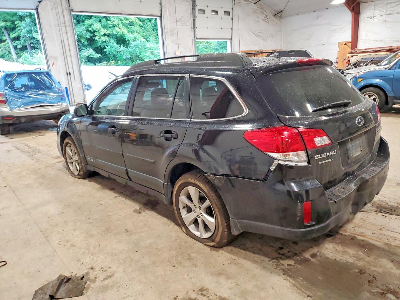 2013 Subaru Outback 2.5i Limited Черный vin: 4S4BRBLCXD3266304
