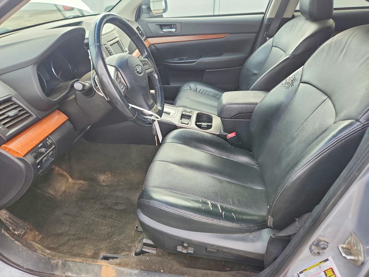 2014 Subaru Outback 2.5i Limited Silver vin: 4S4BRBLCXE3202796