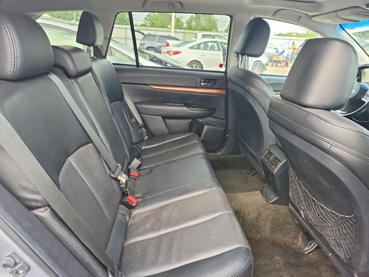 2014 Subaru Outback 2.5i Limited Silver vin: 4S4BRBLCXE3202796