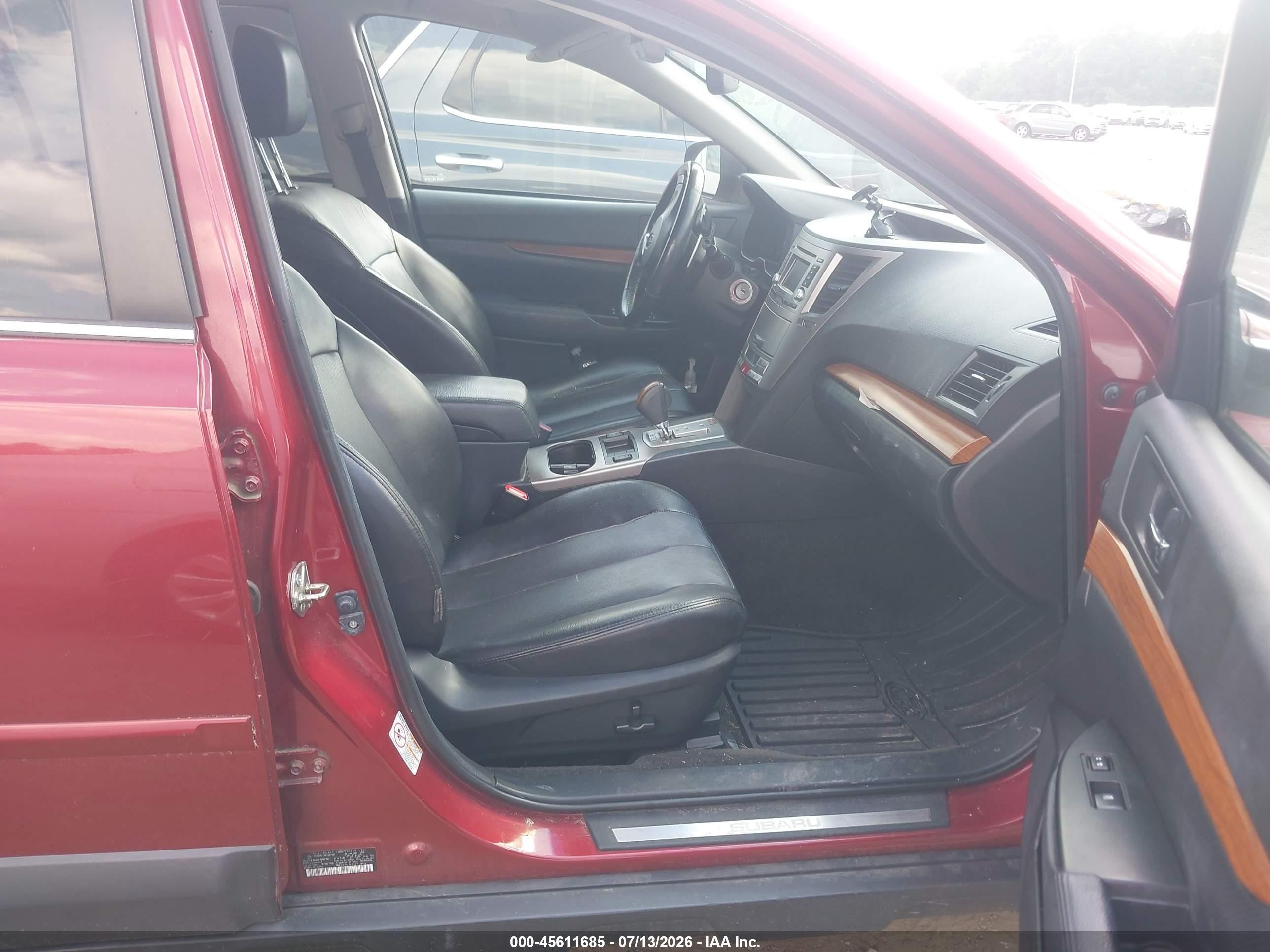 2014 Subaru Outback 2.5i Limited Красный vin: 4S4BRBLCXE3267907