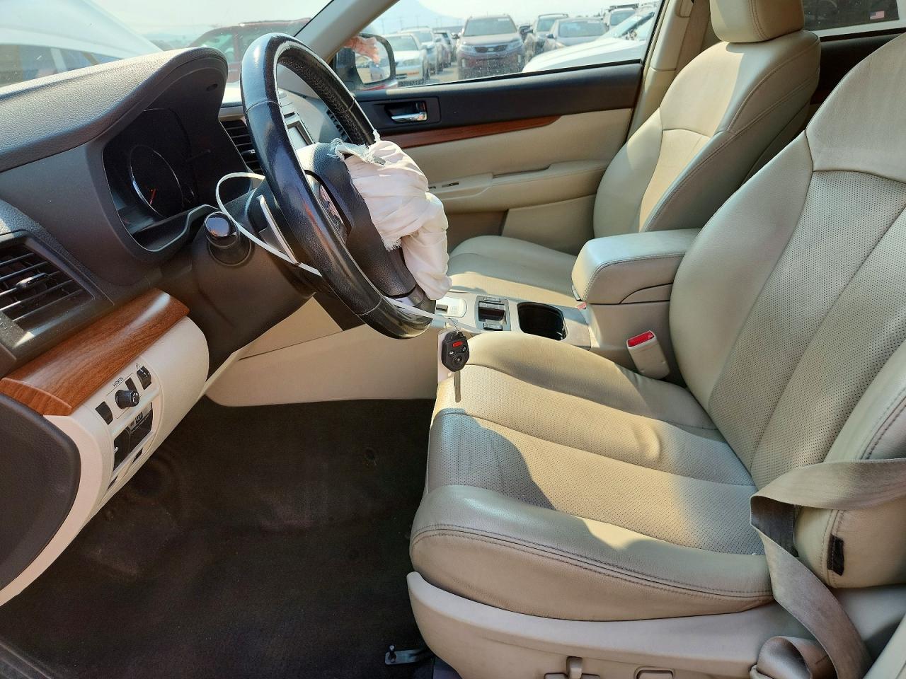 2014 Subaru Outback 2.5i Limited White vin: 4S4BRBLCXE3287431