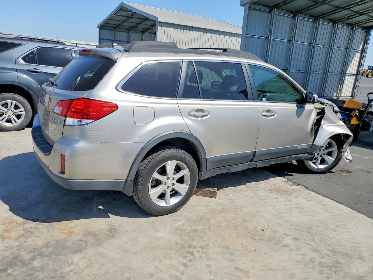 2014 Subaru Outback 2.5i Limited Silver vin: 4S4BRBMC2E3286577