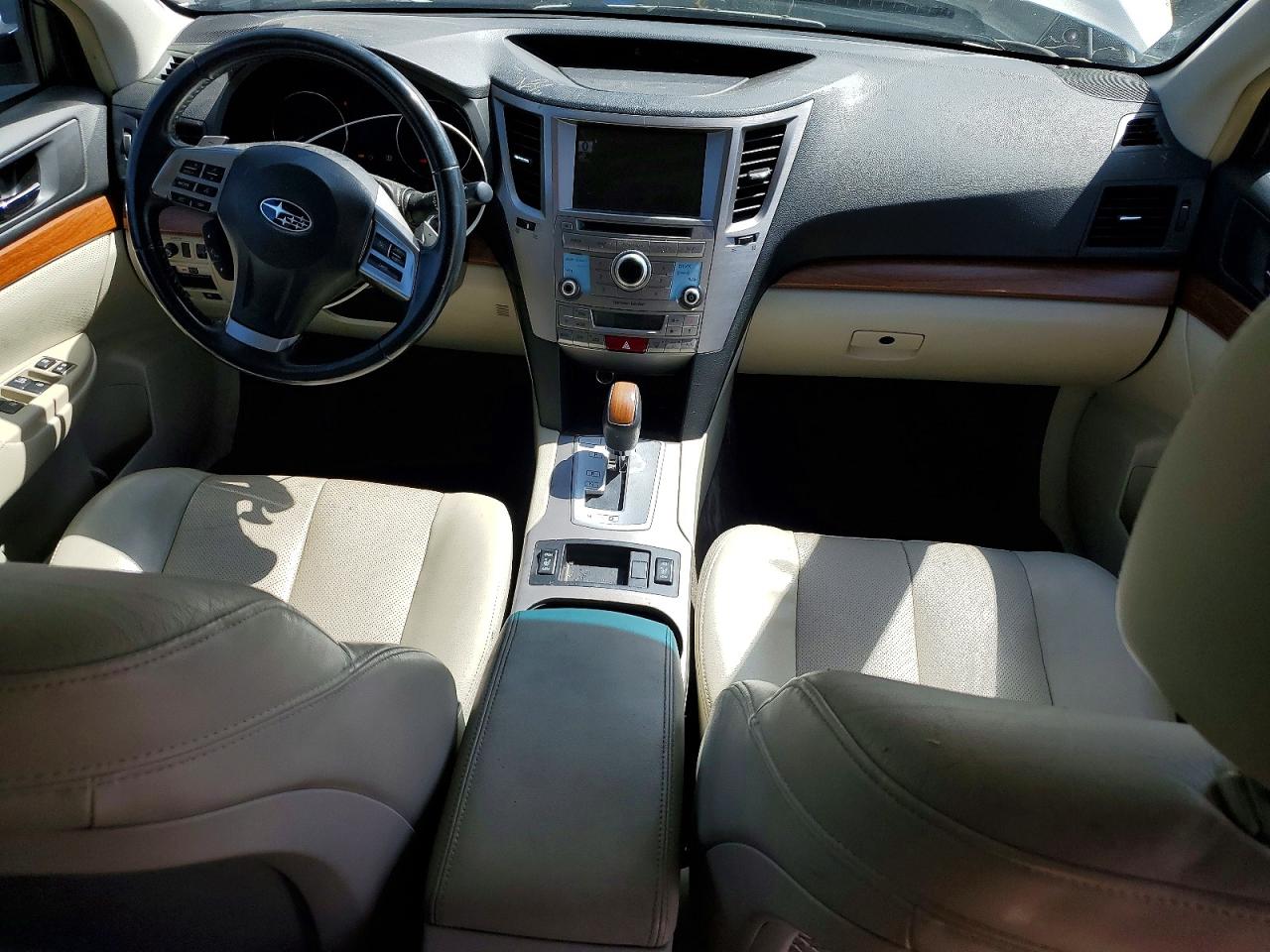 2014 Subaru Outback 2.5i Limited Silver vin: 4S4BRBMC2E3286577
