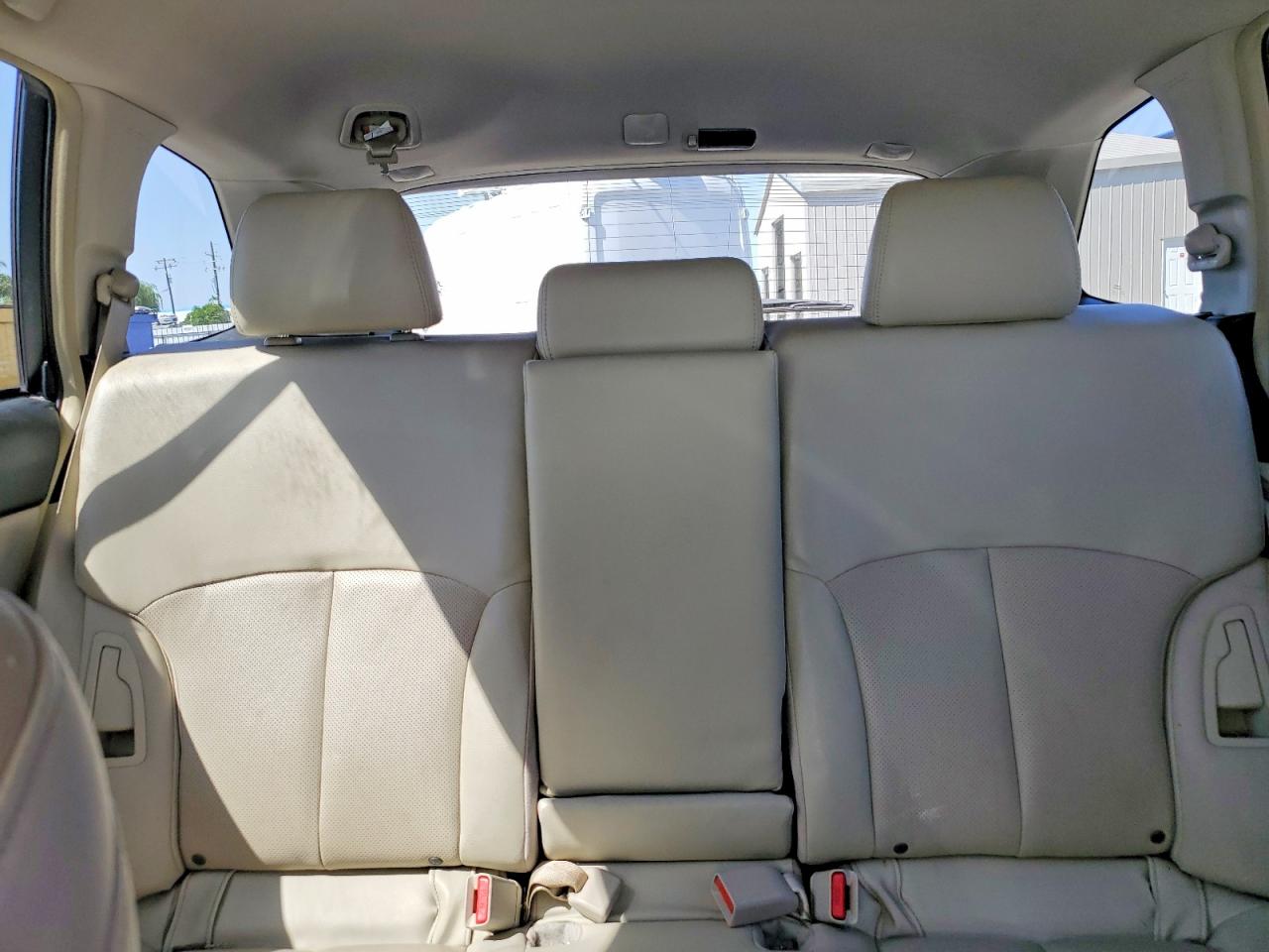 2014 Subaru Outback 2.5i Limited Silver vin: 4S4BRBMC2E3286577