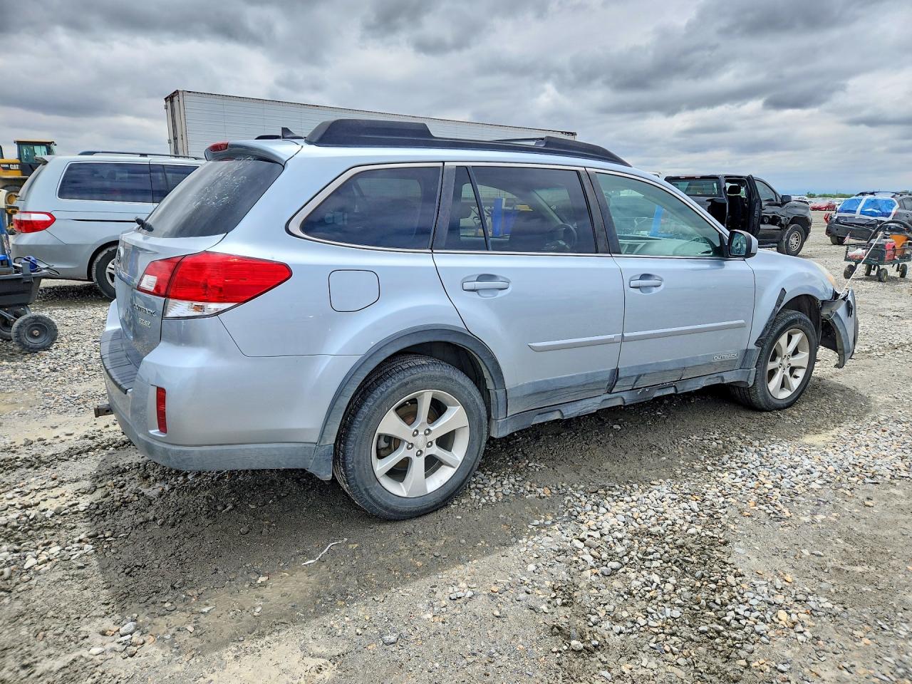 2014 Subaru Outback 2.5i Limited Silver vin: 4S4BRBMC4E3299251