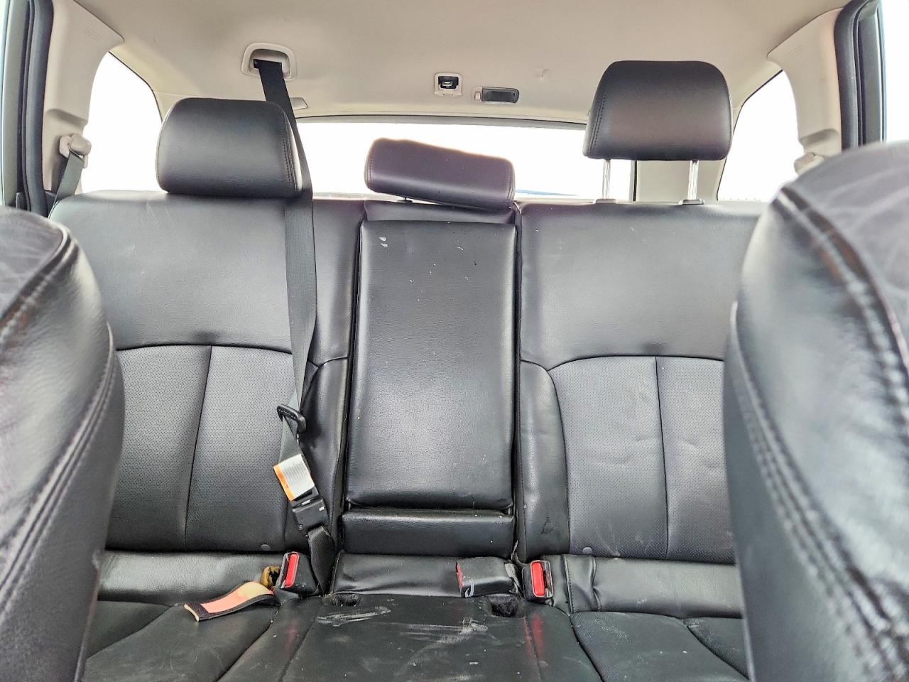 2014 Subaru Outback 2.5i Limited Silver vin: 4S4BRBMC4E3299251