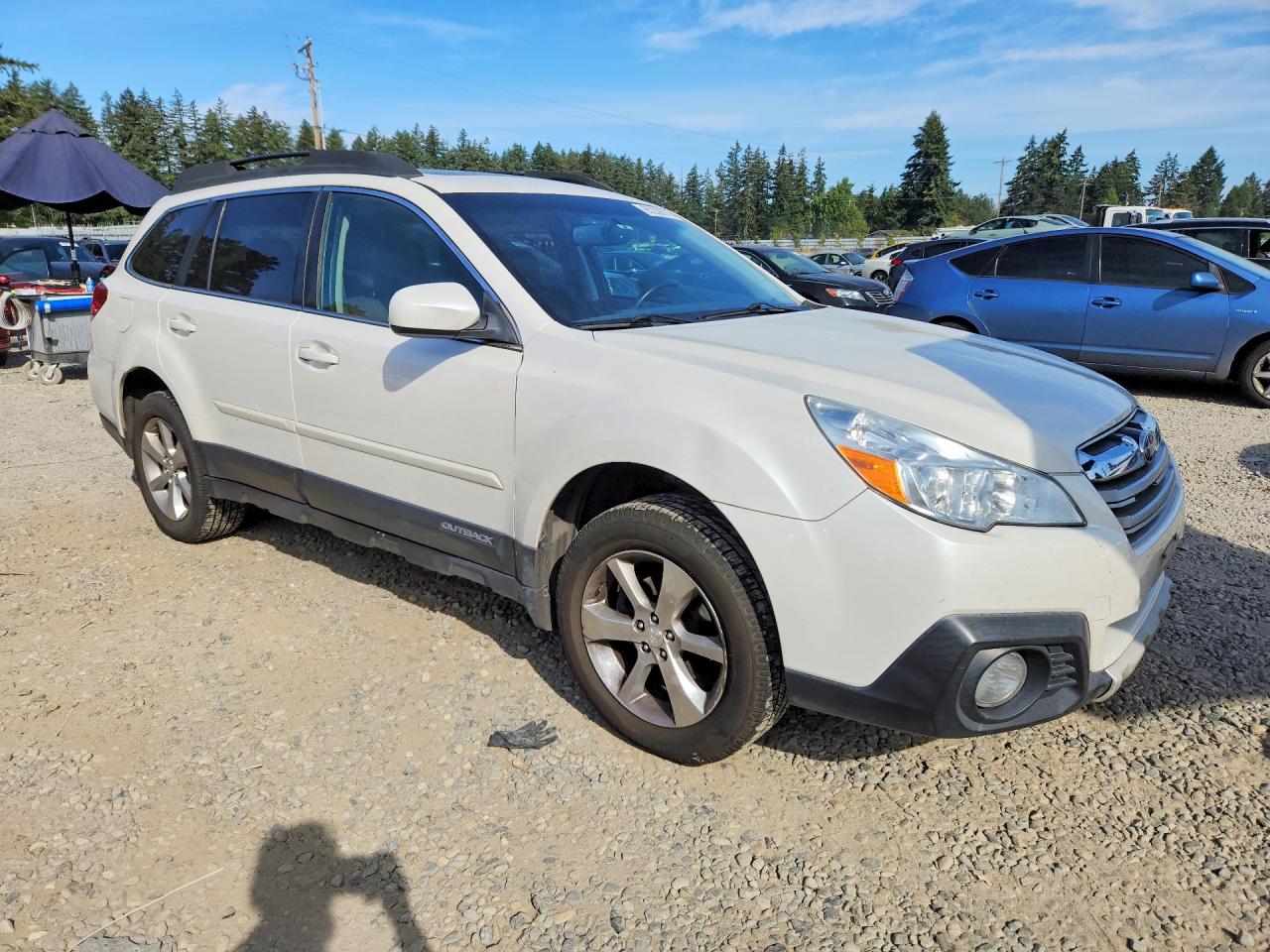2014 Subaru Outback 2.5i Limited White vin: 4S4BRBMC5E3271104