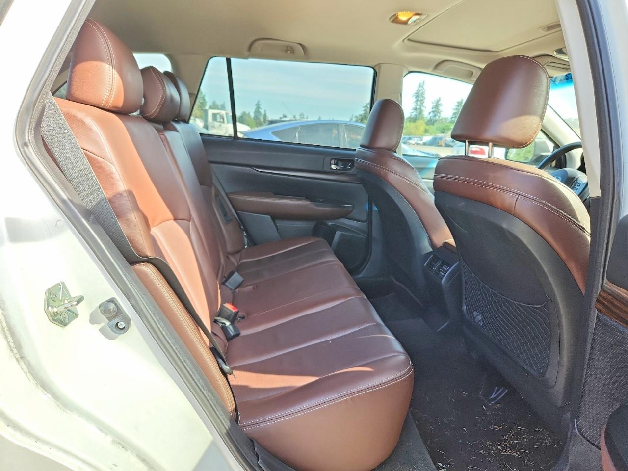 2014 Subaru Outback 2.5i Limited White vin: 4S4BRBMC5E3271104