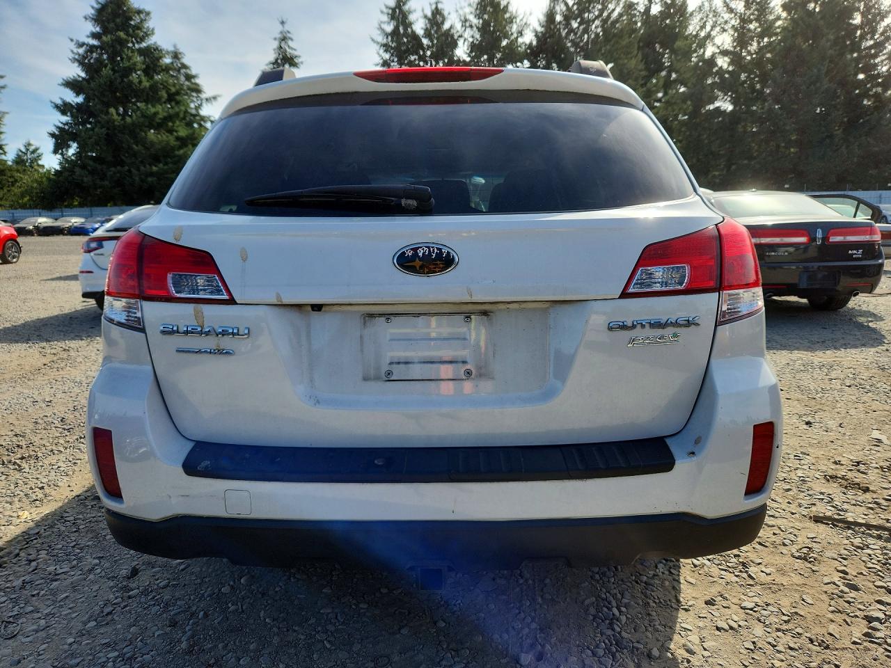 2014 Subaru Outback 2.5i Limited White vin: 4S4BRBMC5E3271104