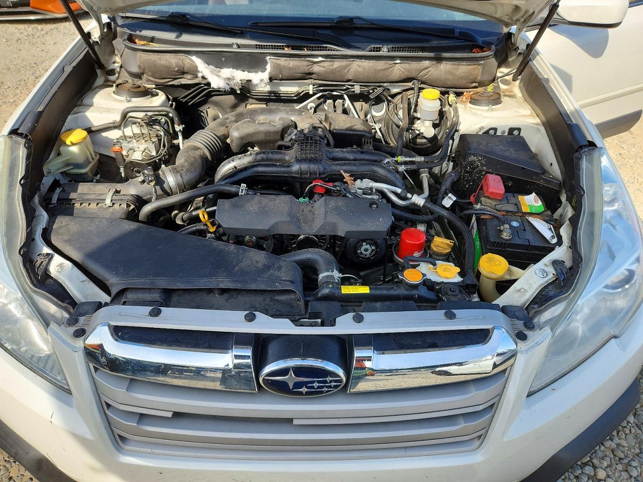 2014 Subaru Outback 2.5i Limited White vin: 4S4BRBMC5E3271104