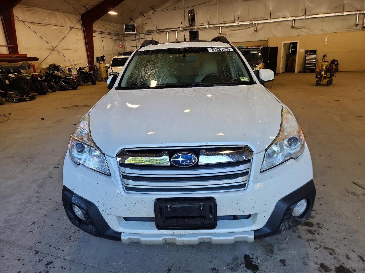 2014 Subaru Outback 2.5i Limited Белый vin: 4S4BRBMCXE3323052