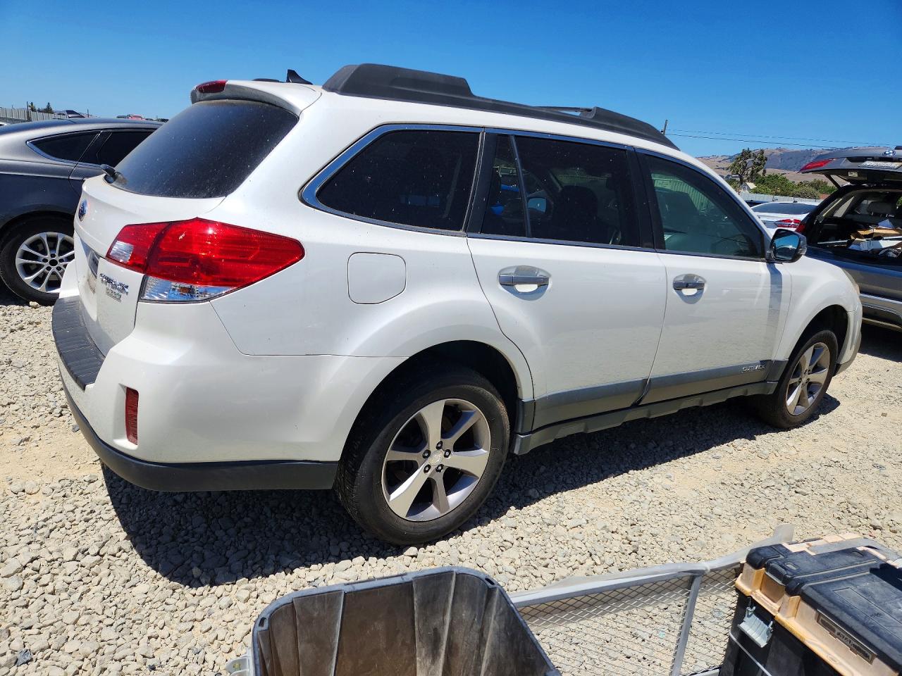 2014 Subaru Outback 2.5i Limited White vin: 4S4BRBPC2E3310047