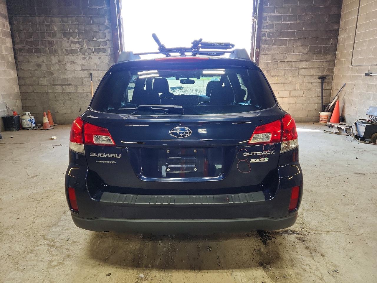 2014 Subaru Outback 2.5i Limited Blue vin: 4S4BRBPC4E3212878