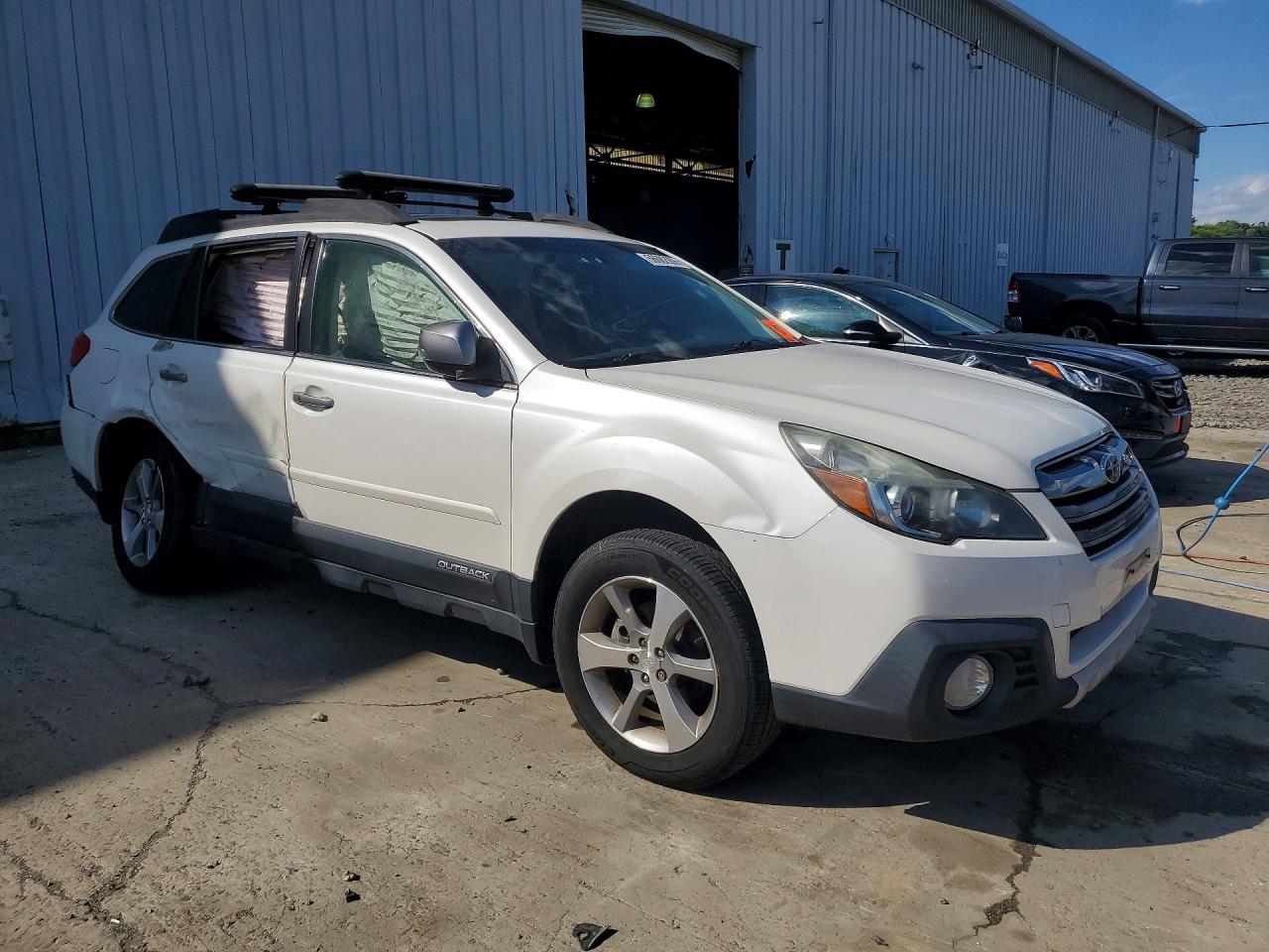 2014 Subaru Outback 2.5i Limited White vin: 4S4BRBPC4E3297673