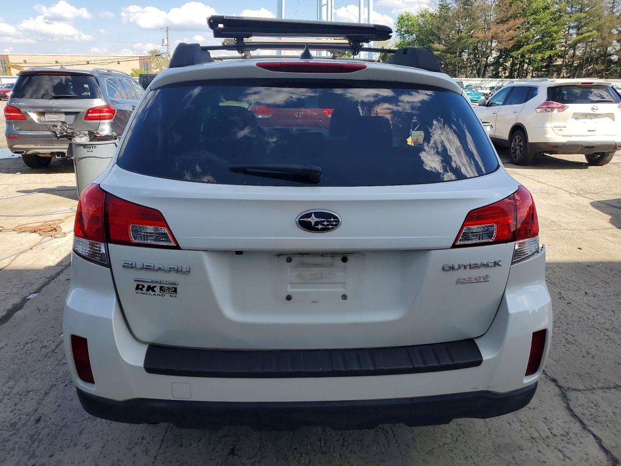 2014 Subaru Outback 2.5i Limited White vin: 4S4BRBPC4E3297673