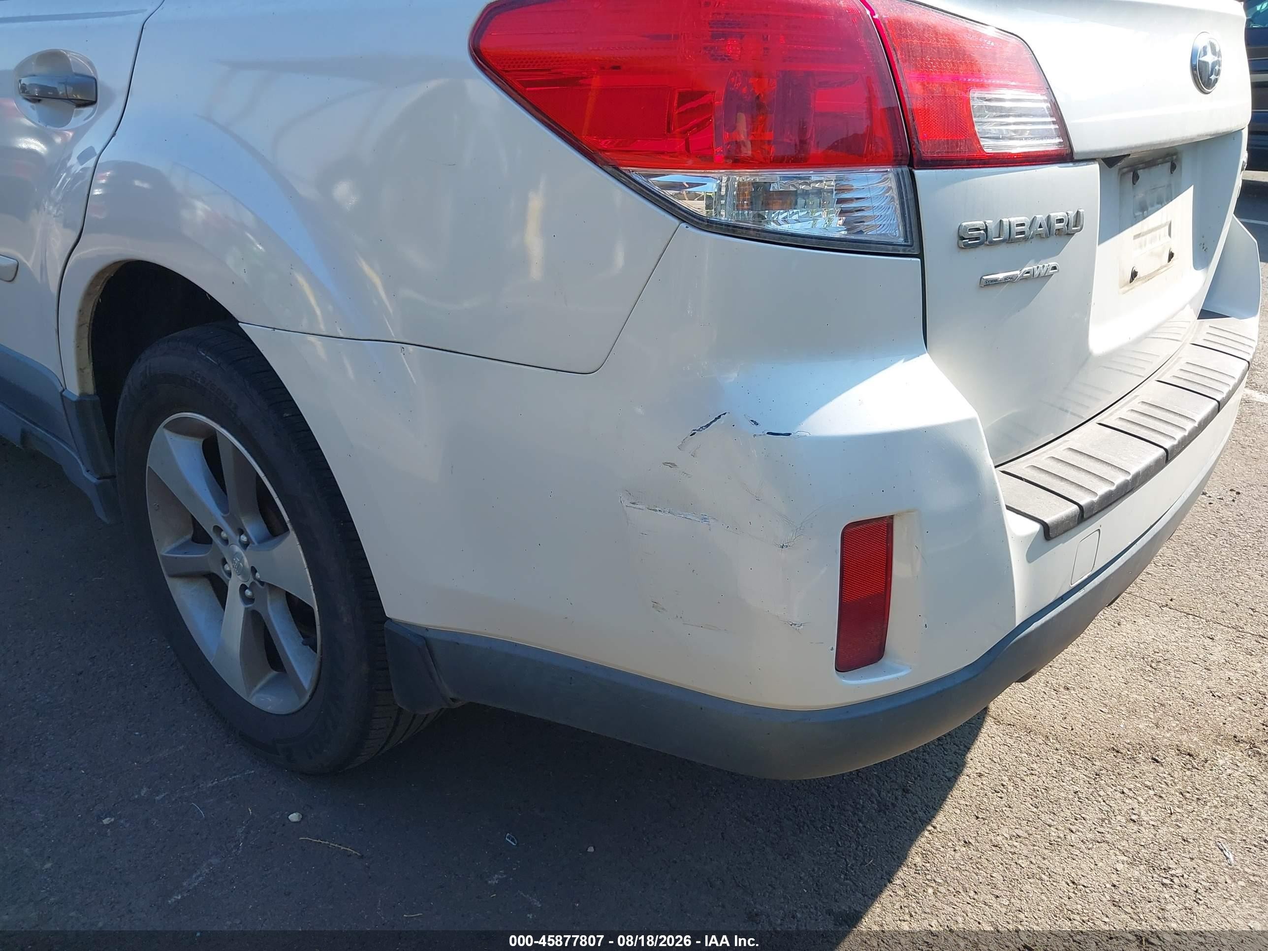 2014 Subaru Outback 2.5i Limited White vin: 4S4BRBPC5E3294040