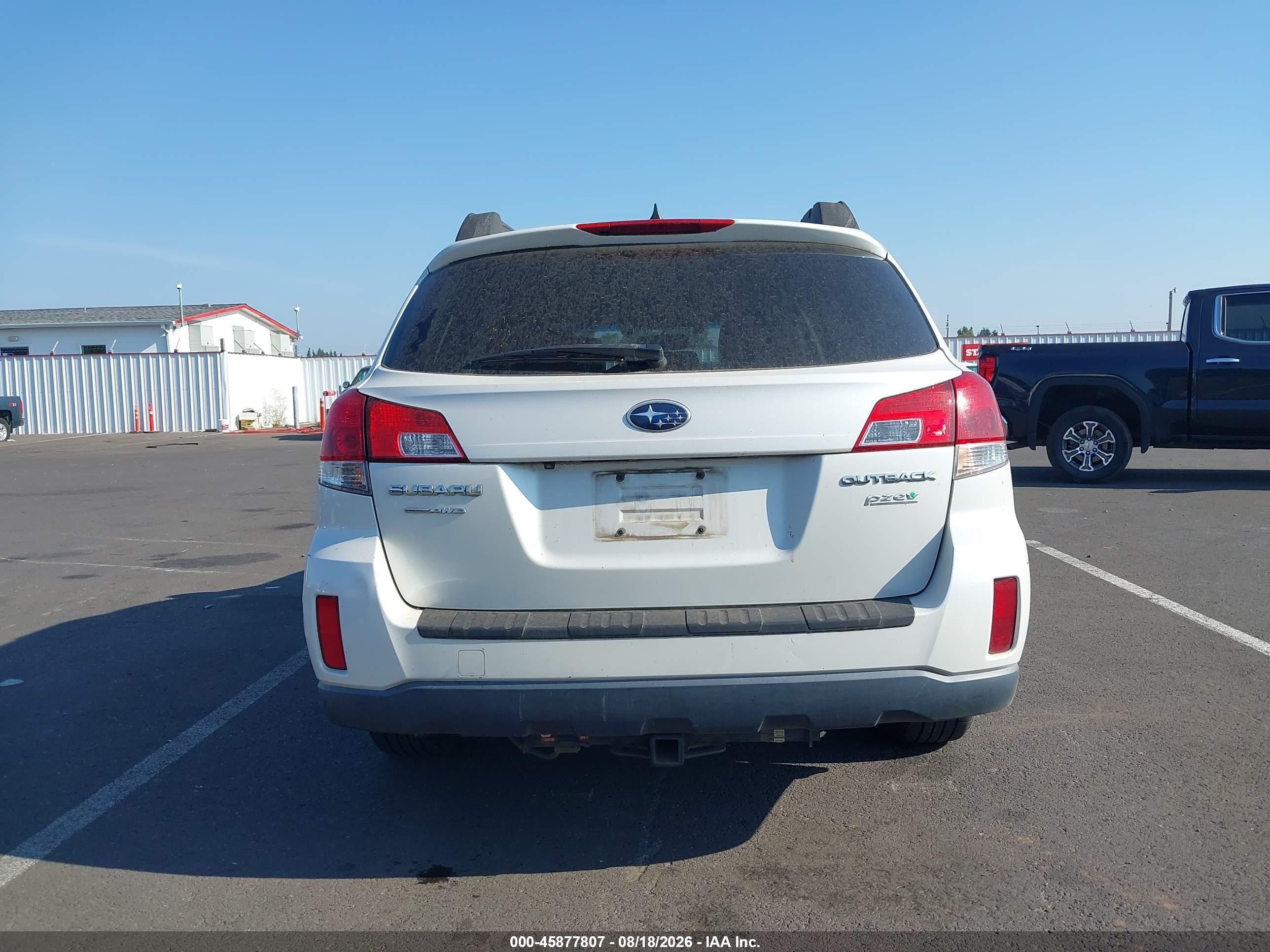 2014 Subaru Outback 2.5i Limited White vin: 4S4BRBPC5E3294040