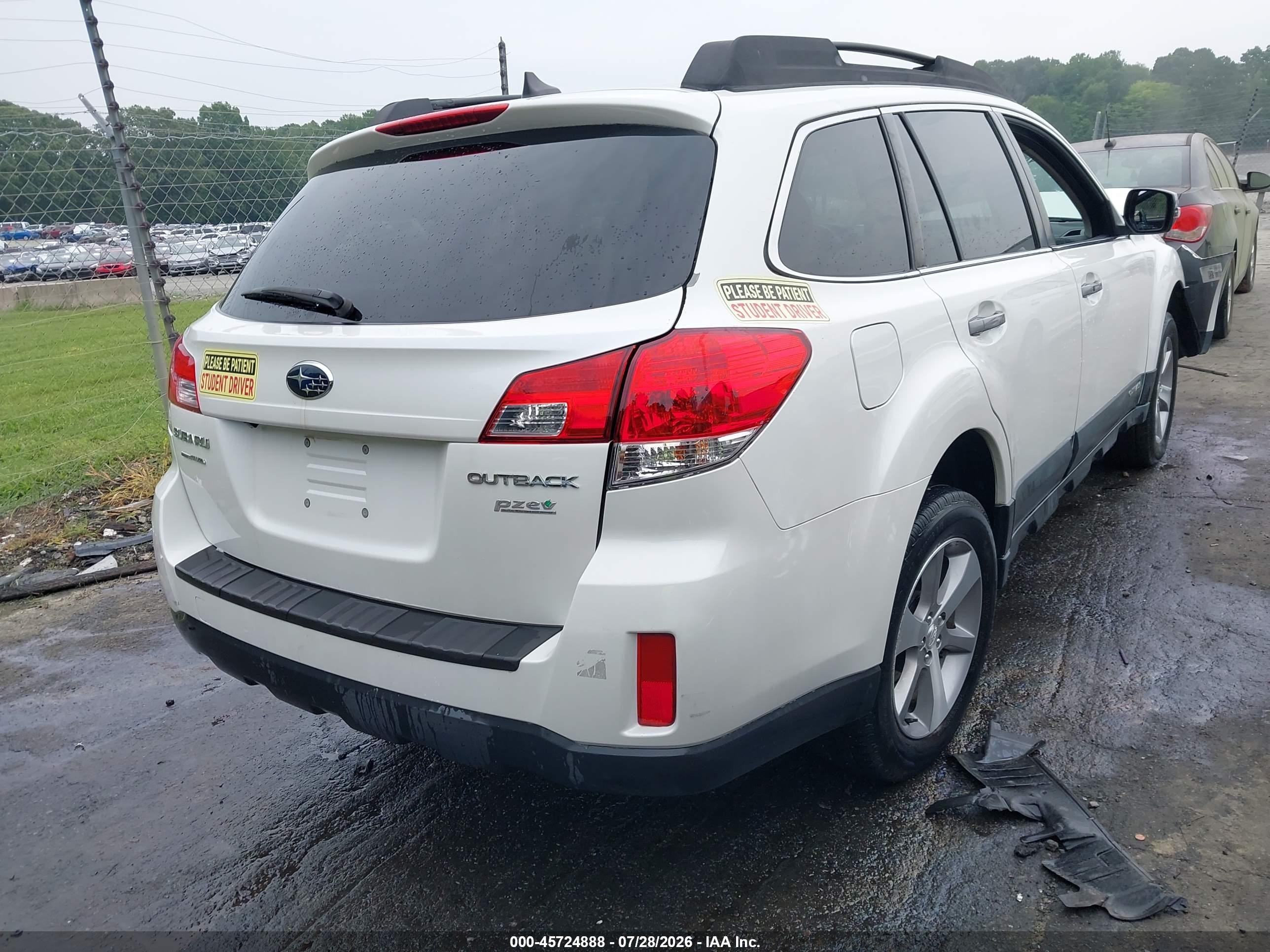 2014 Subaru Outback 2.5i Limited White vin: 4S4BRBPC5E3317381