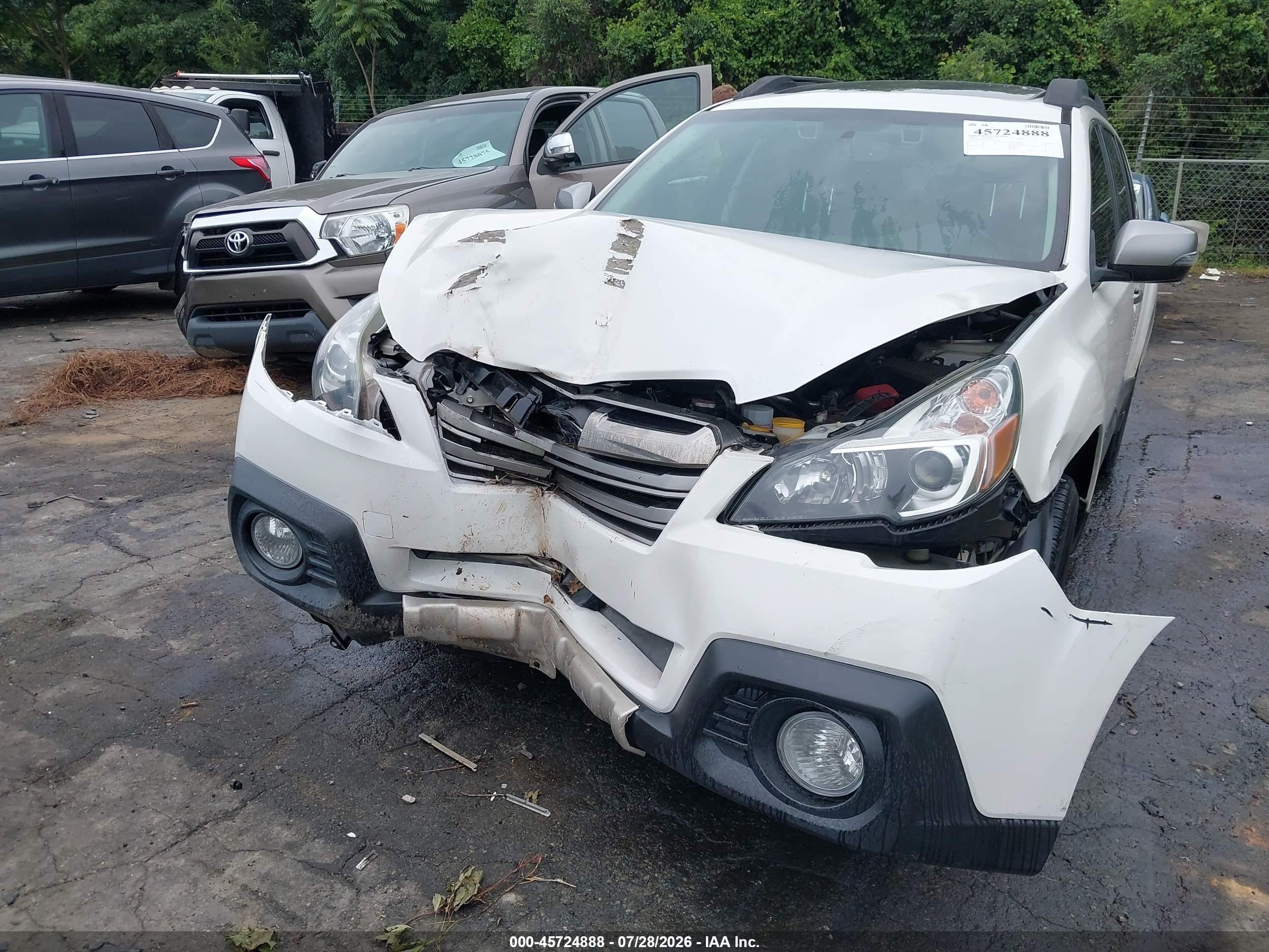 2014 Subaru Outback 2.5i Limited White vin: 4S4BRBPC5E3317381