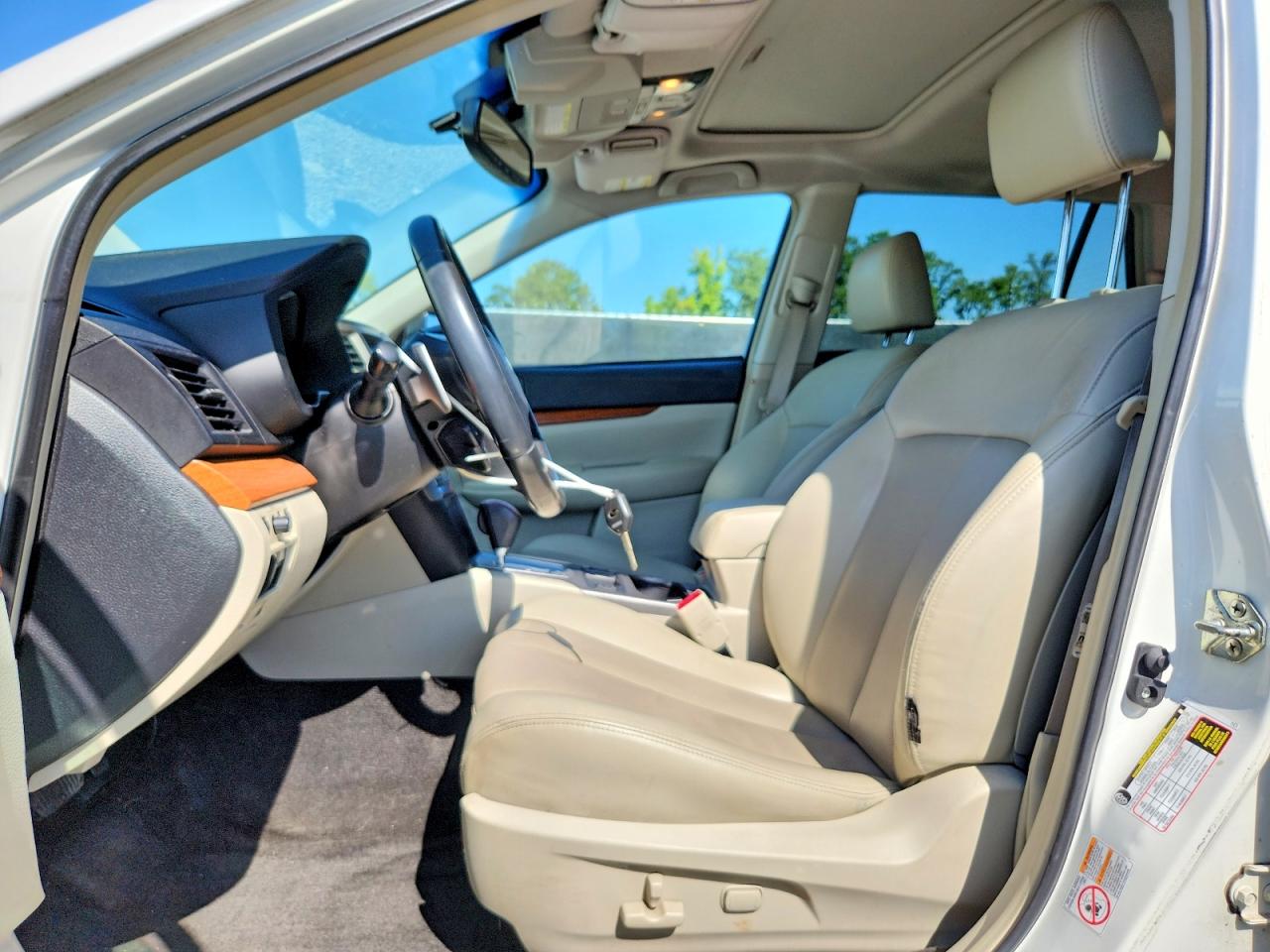 2013 Subaru Outback 2.5i Limited White vin: 4S4BRBPC6D3230653