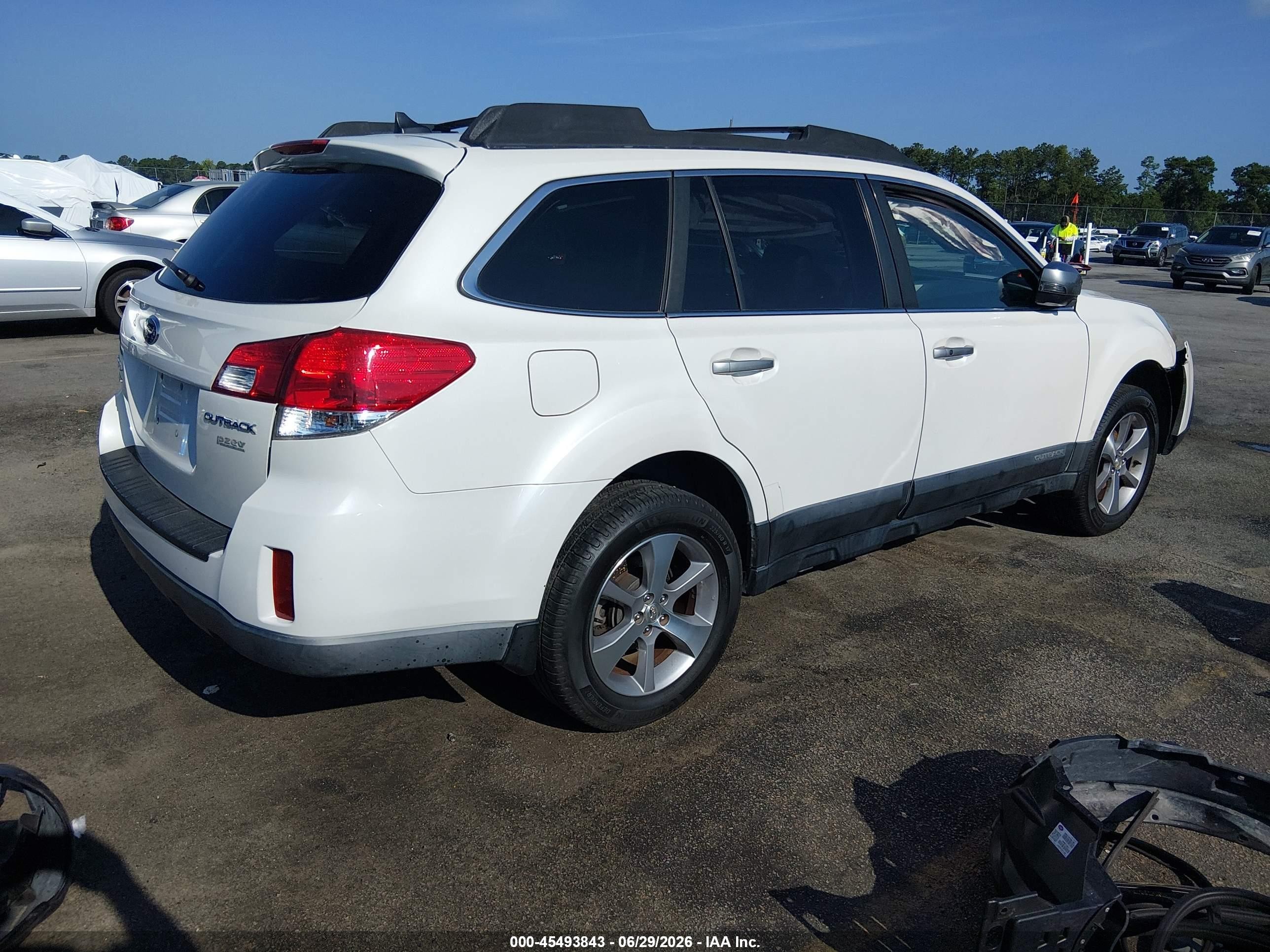 2014 Subaru Outback 2.5i Limited White vin: 4S4BRBPC6E3221209