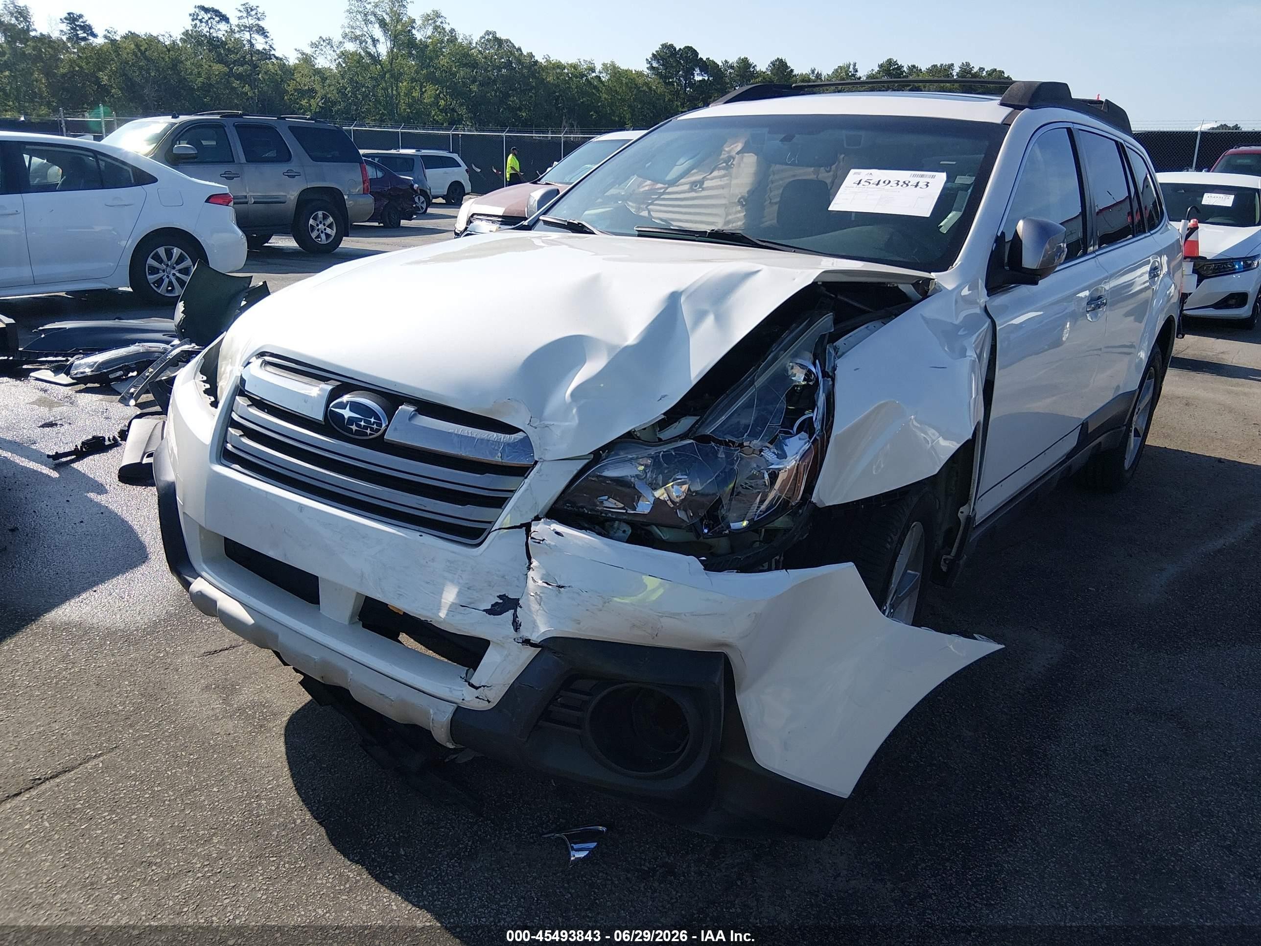 2014 Subaru Outback 2.5i Limited White vin: 4S4BRBPC6E3221209